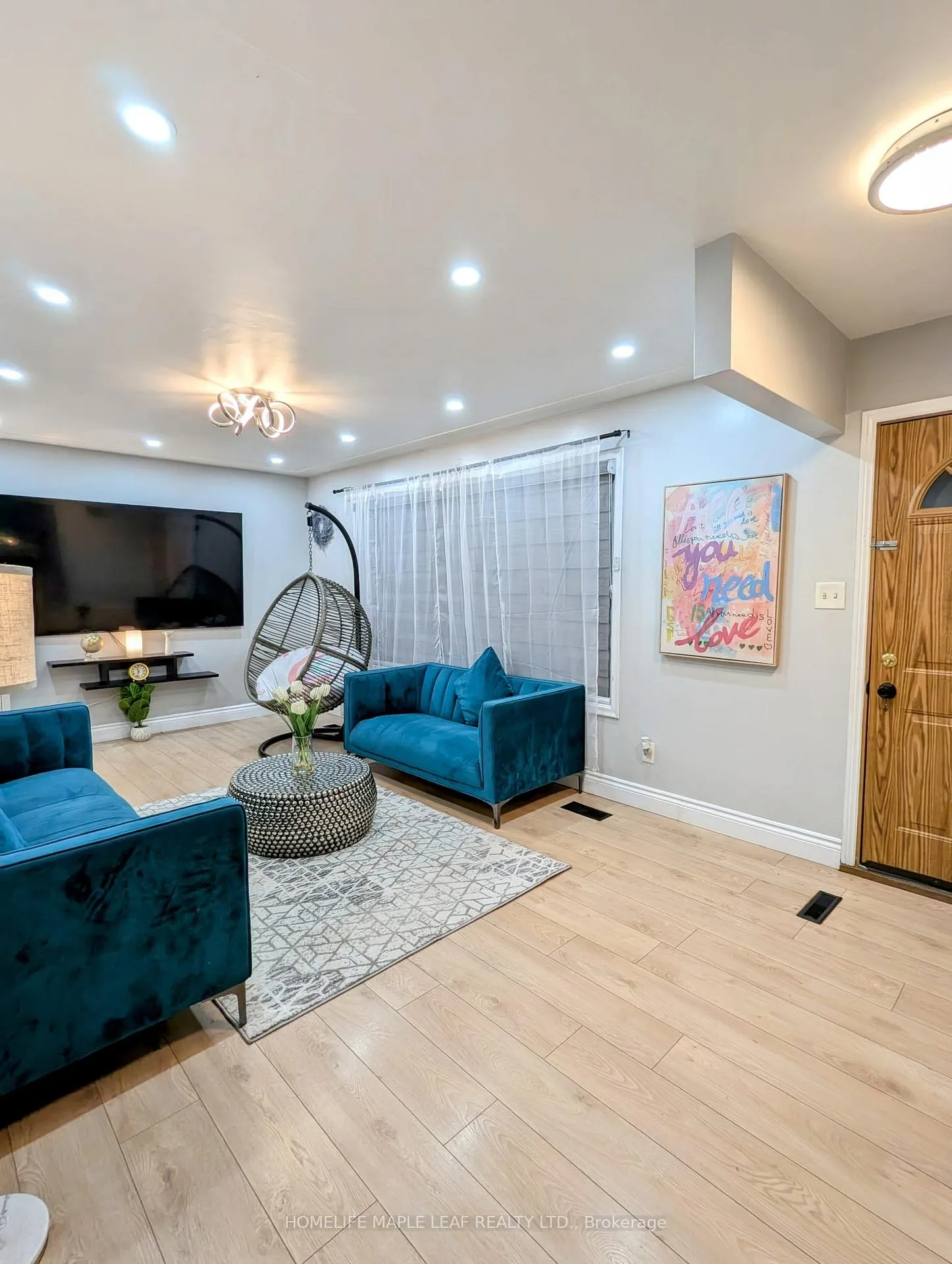 Photo 4 of 261 Overlea Drive, Kitchener, Victoria Hills — HOMEH