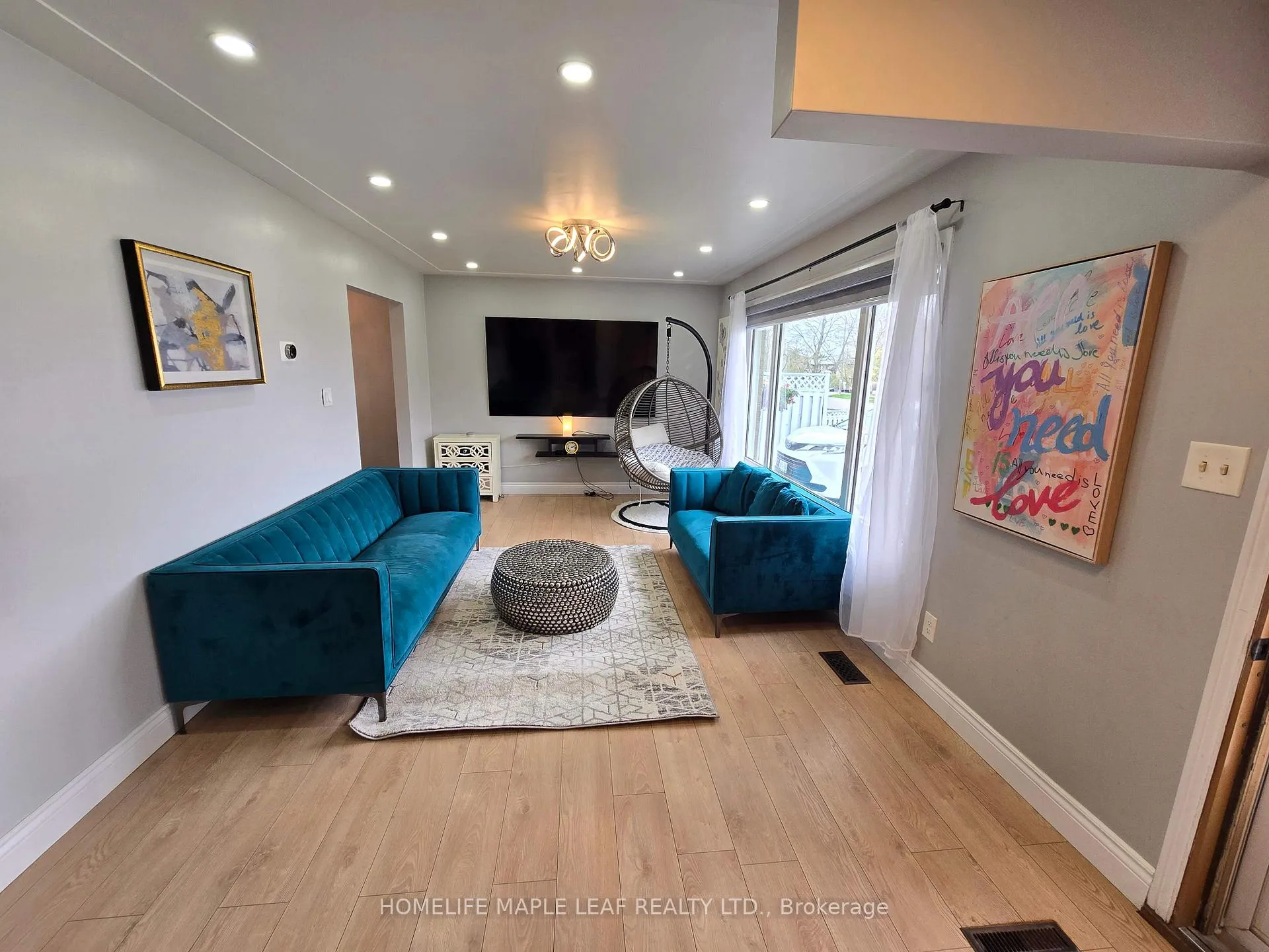 Photo 5 of 261 Overlea Drive, Kitchener, Victoria Hills — HOMEH