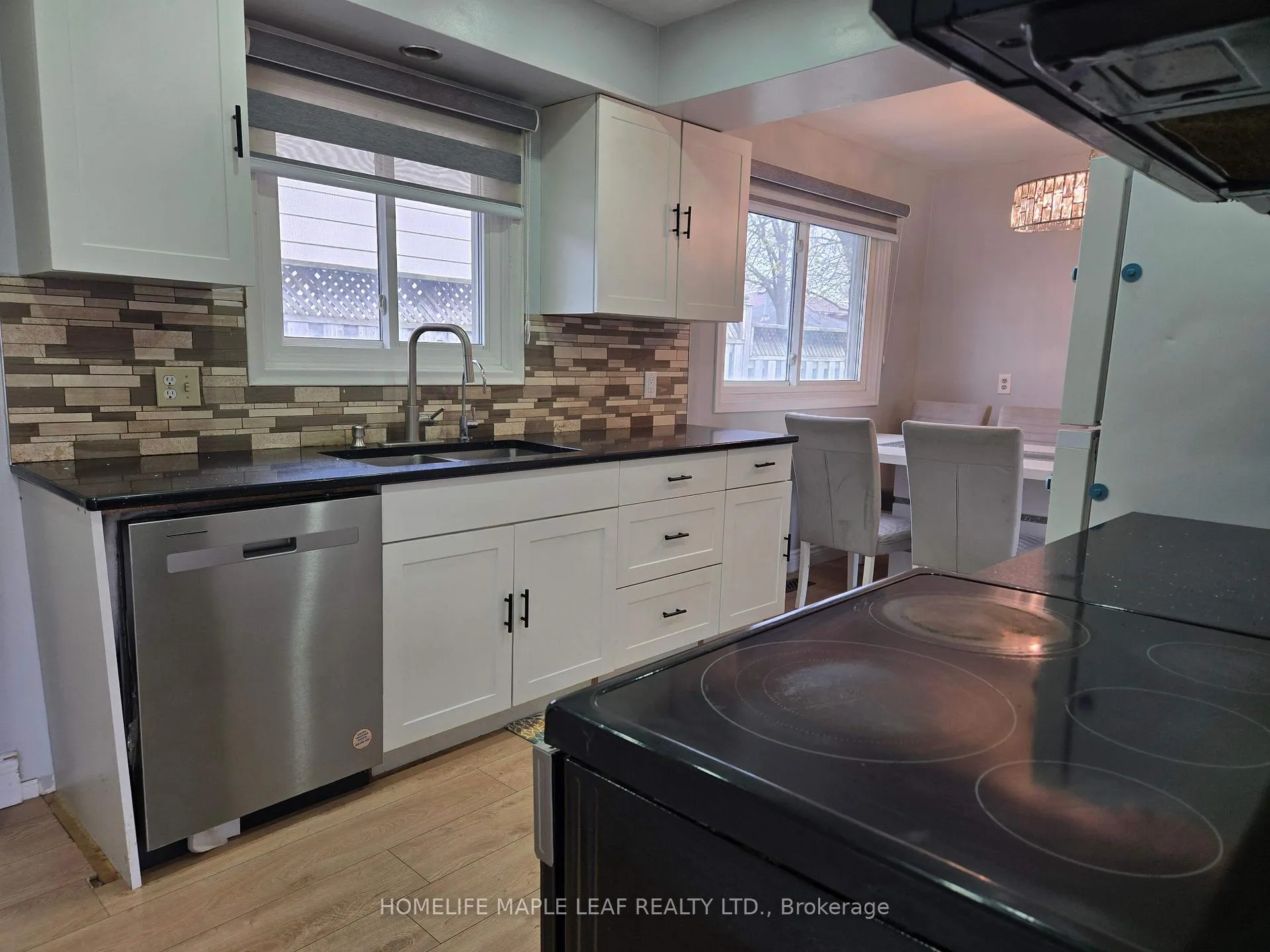 Photo 7 of 261 Overlea Drive, Kitchener, Victoria Hills — HOMEH