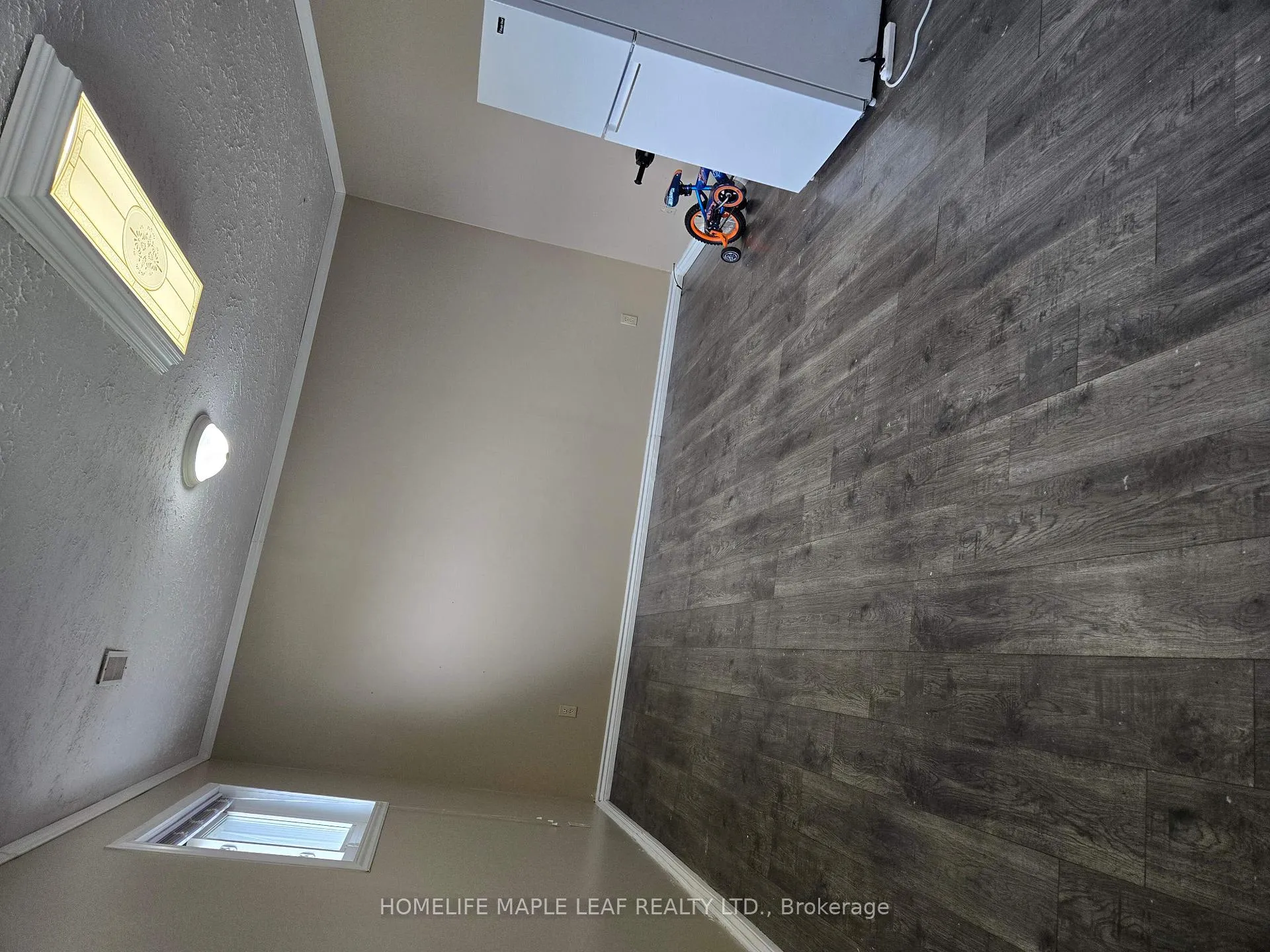 Photo 8 of 261 Overlea Drive, Kitchener, Victoria Hills — HOMEH