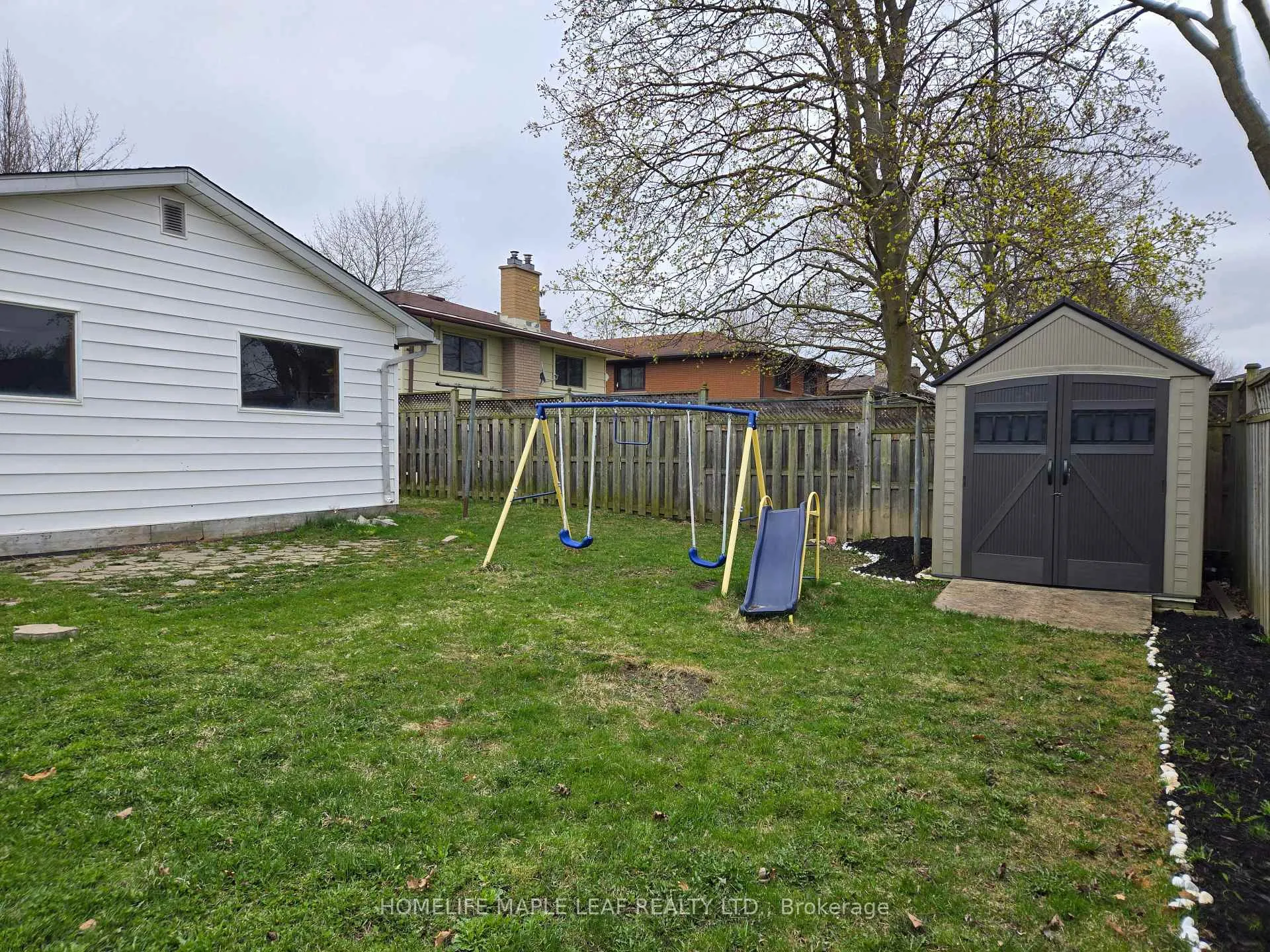 Photo 9 of 261 Overlea Drive, Kitchener, Victoria Hills — HOMEH