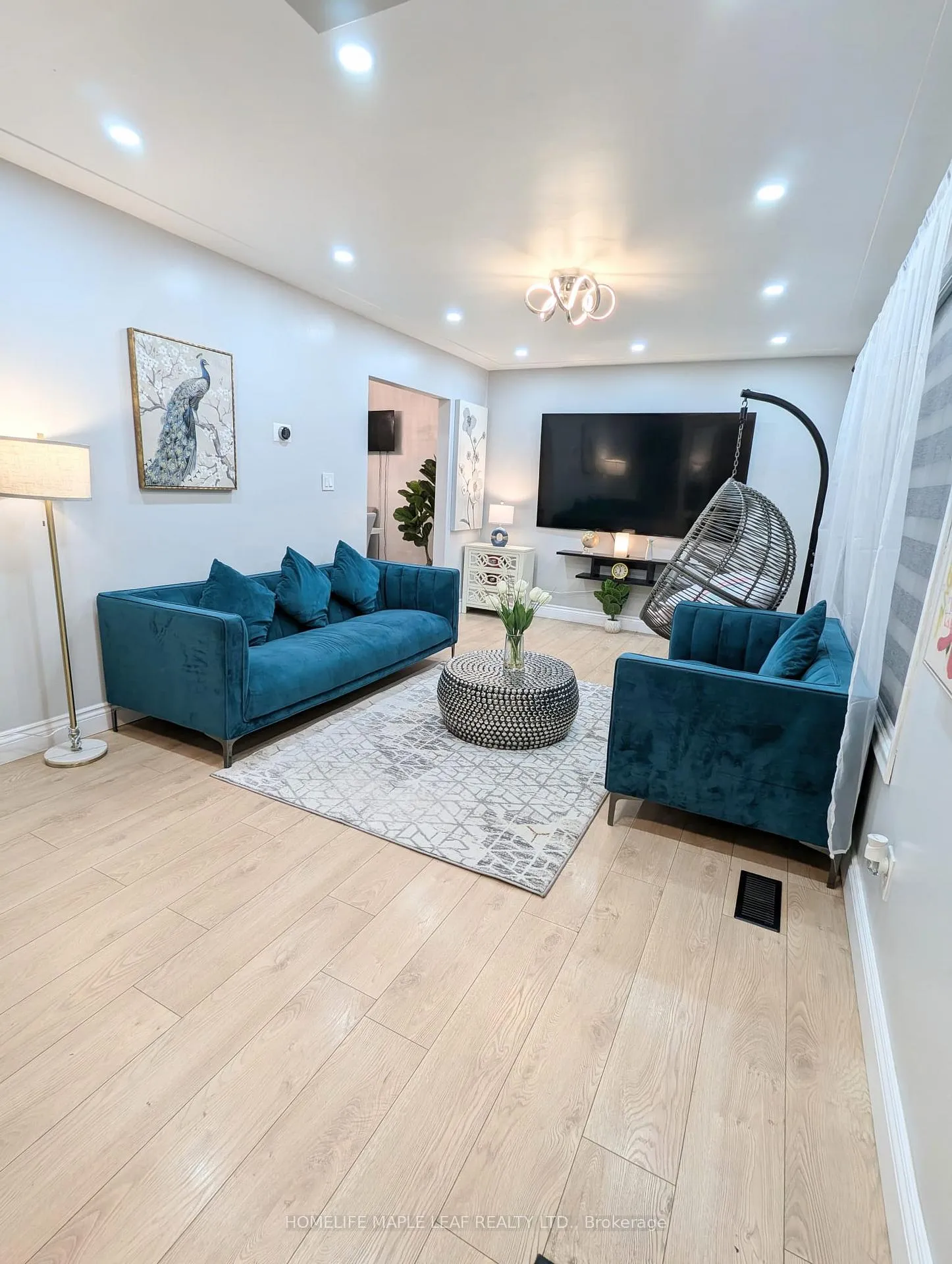 Photo 10 of 261 Overlea Drive, Kitchener, Victoria Hills — HOMEH