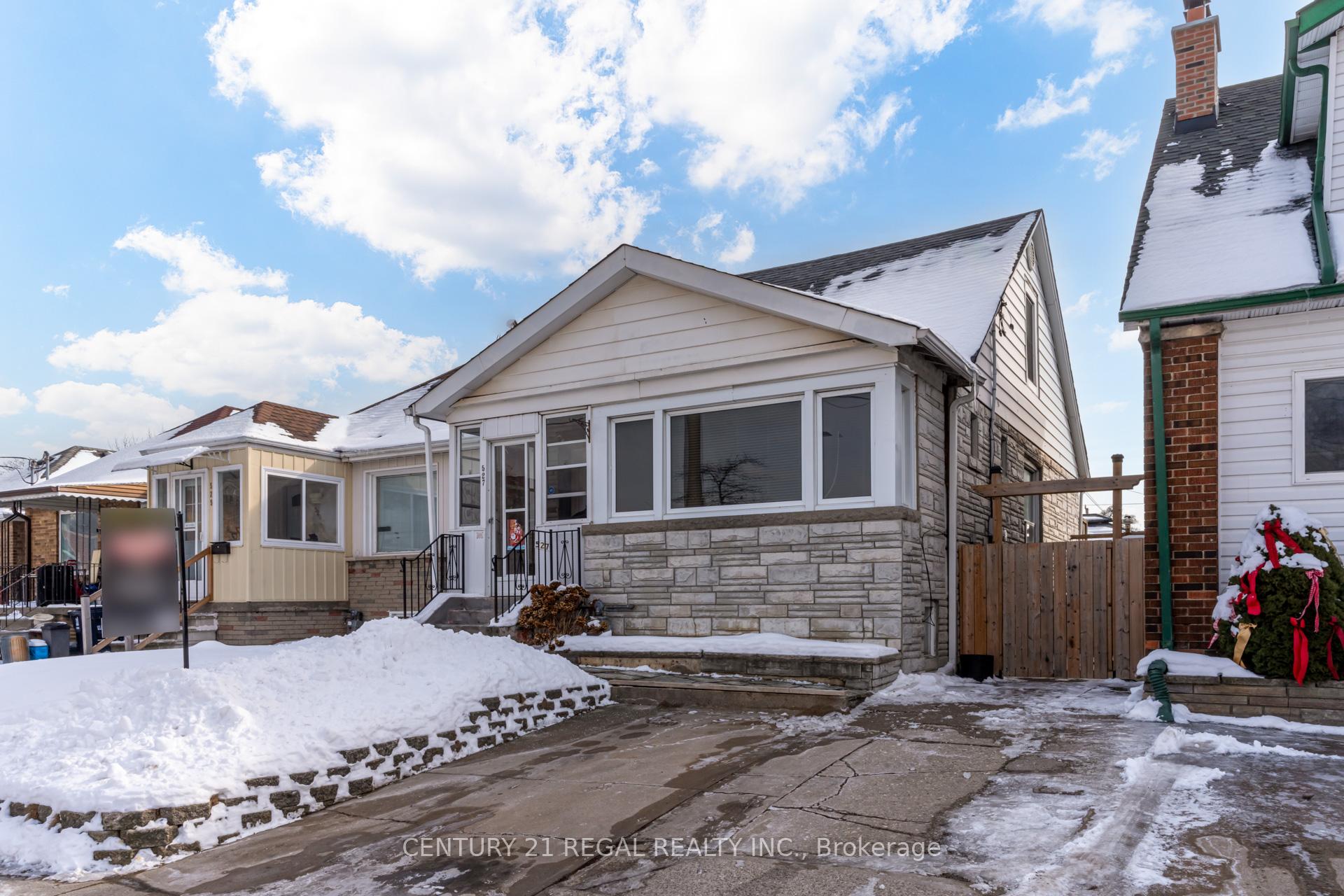 Photo 2 of 527 Sammon Avenue, Toronto, Danforth Village-East York — HOMEH