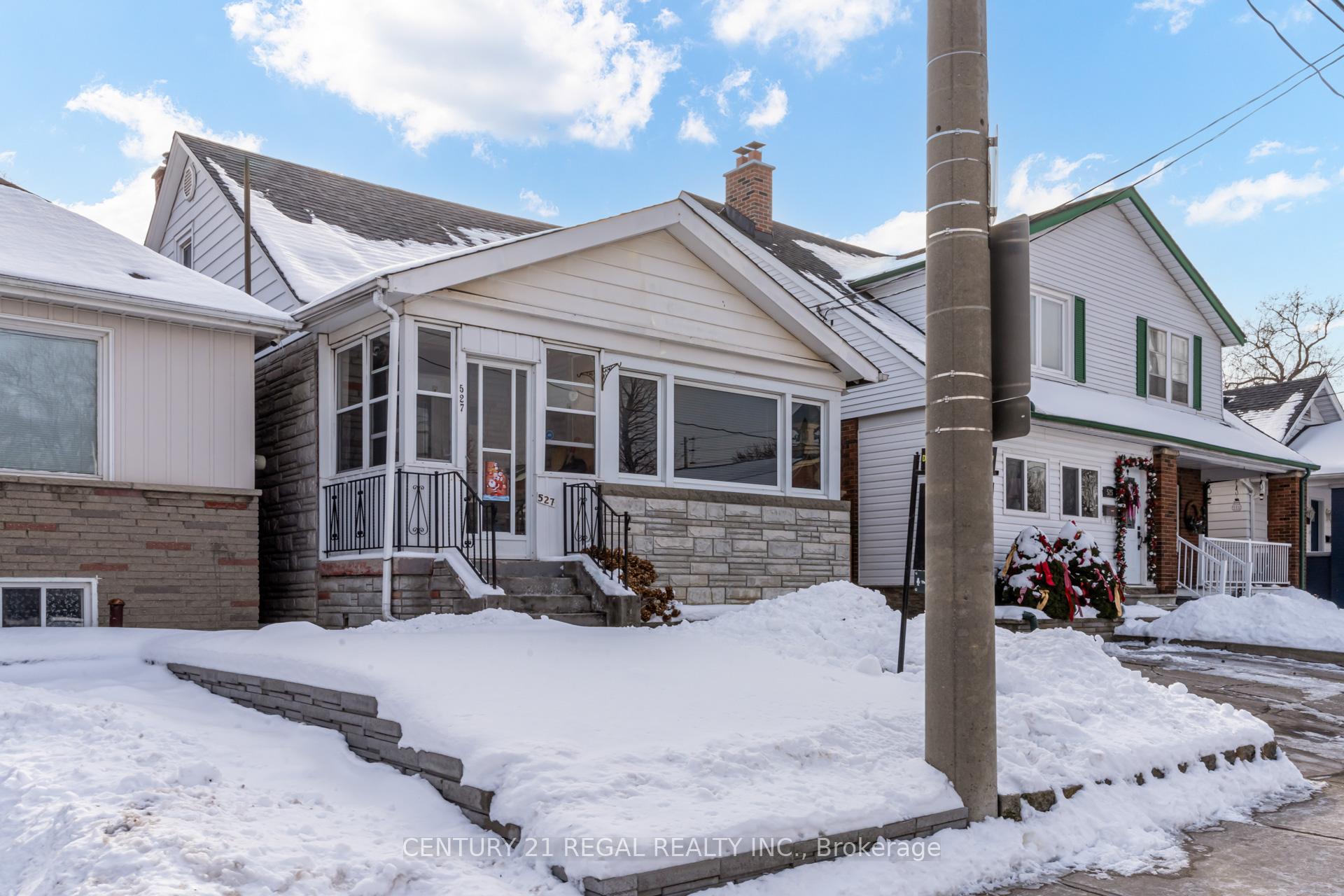 Photo 3 of 527 Sammon Avenue, Toronto, Danforth Village-East York — HOMEH
