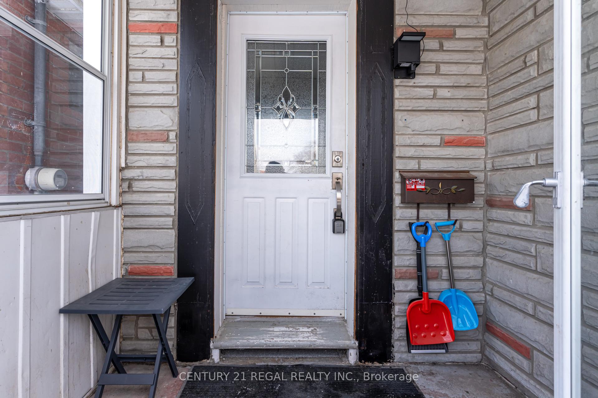 Photo 5 of 527 Sammon Avenue, Toronto, Danforth Village-East York — HOMEH