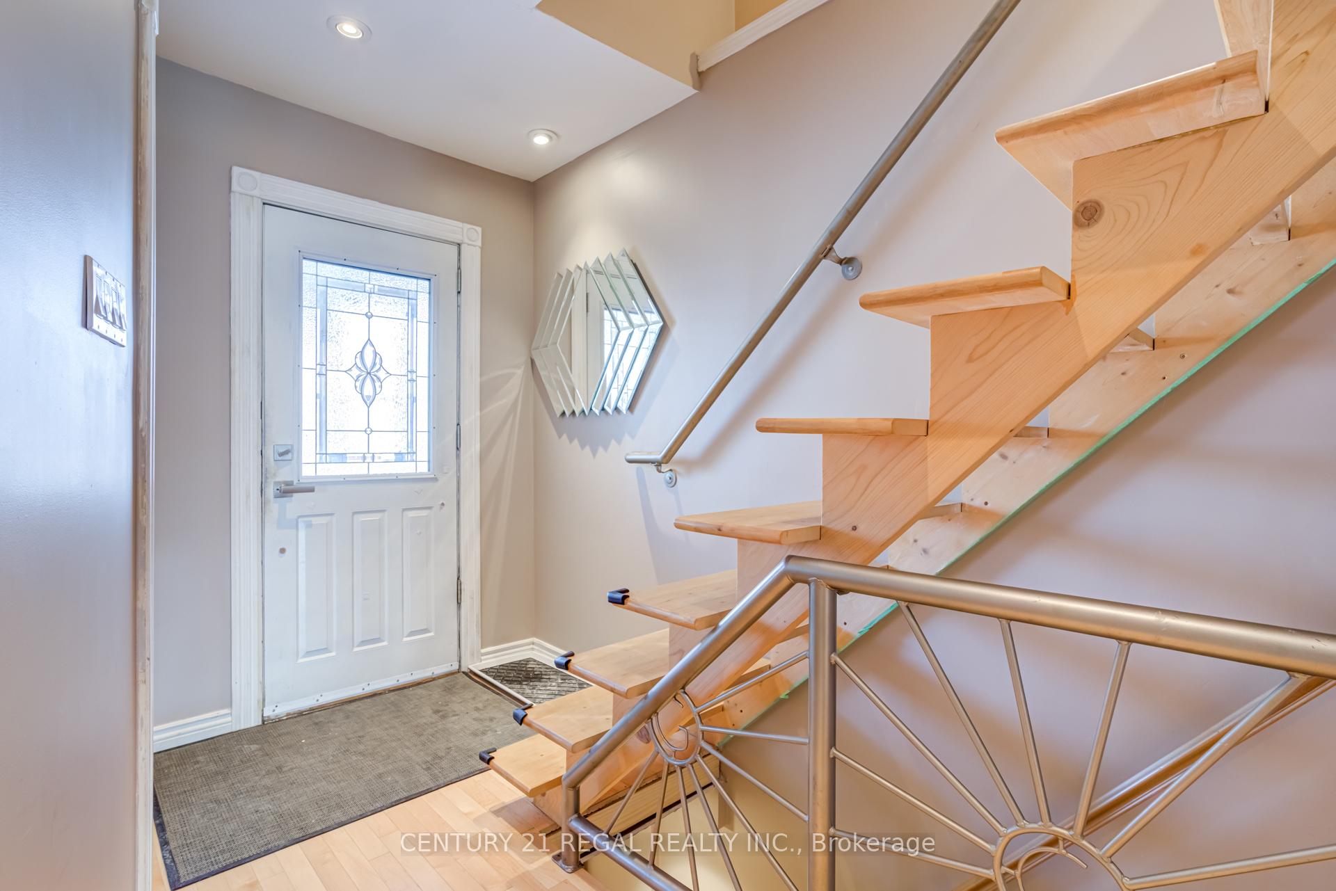 Photo 6 of 527 Sammon Avenue, Toronto, Danforth Village-East York — HOMEH