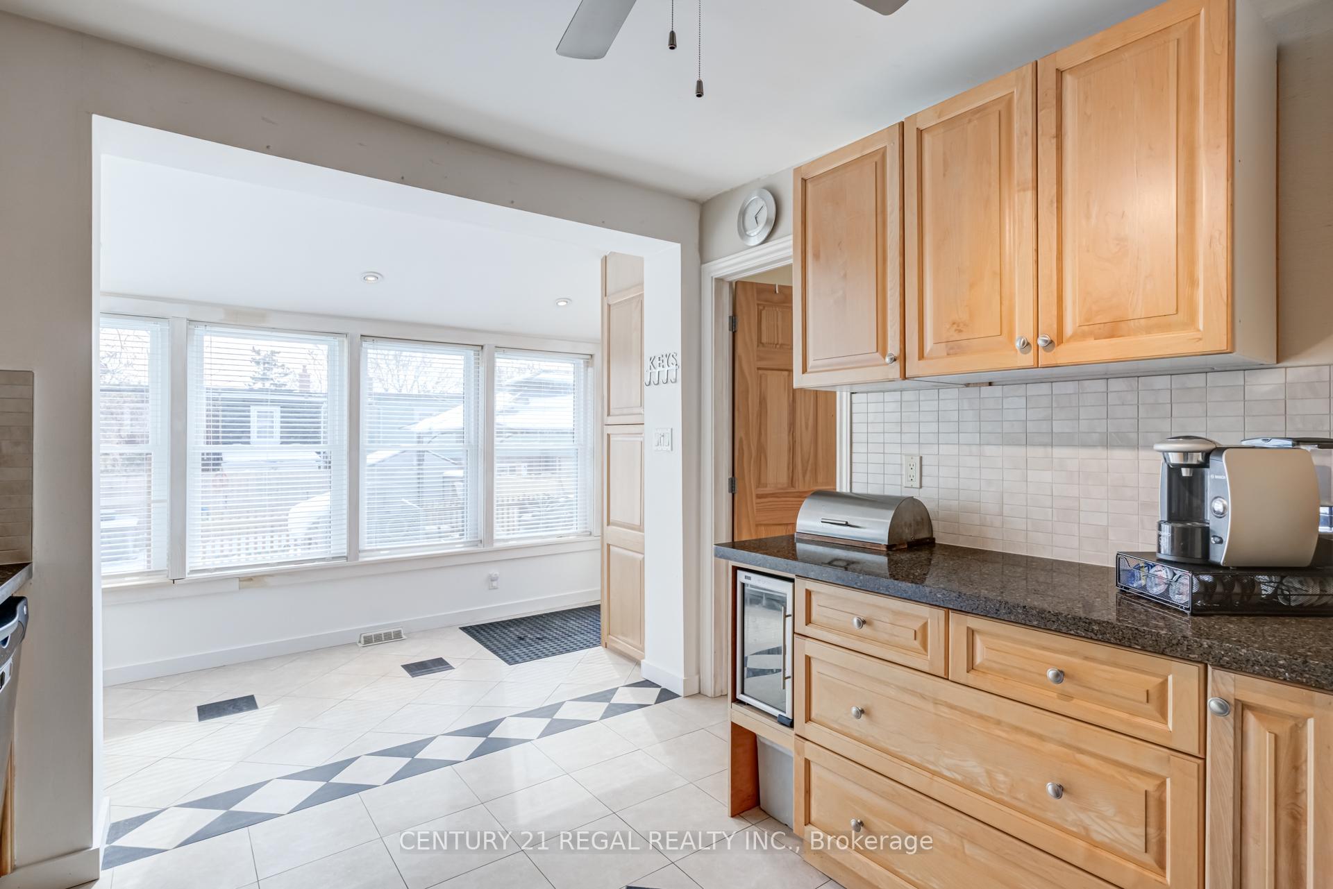 Photo 17 of 527 Sammon Avenue, Toronto, Danforth Village-East York — HOMEH