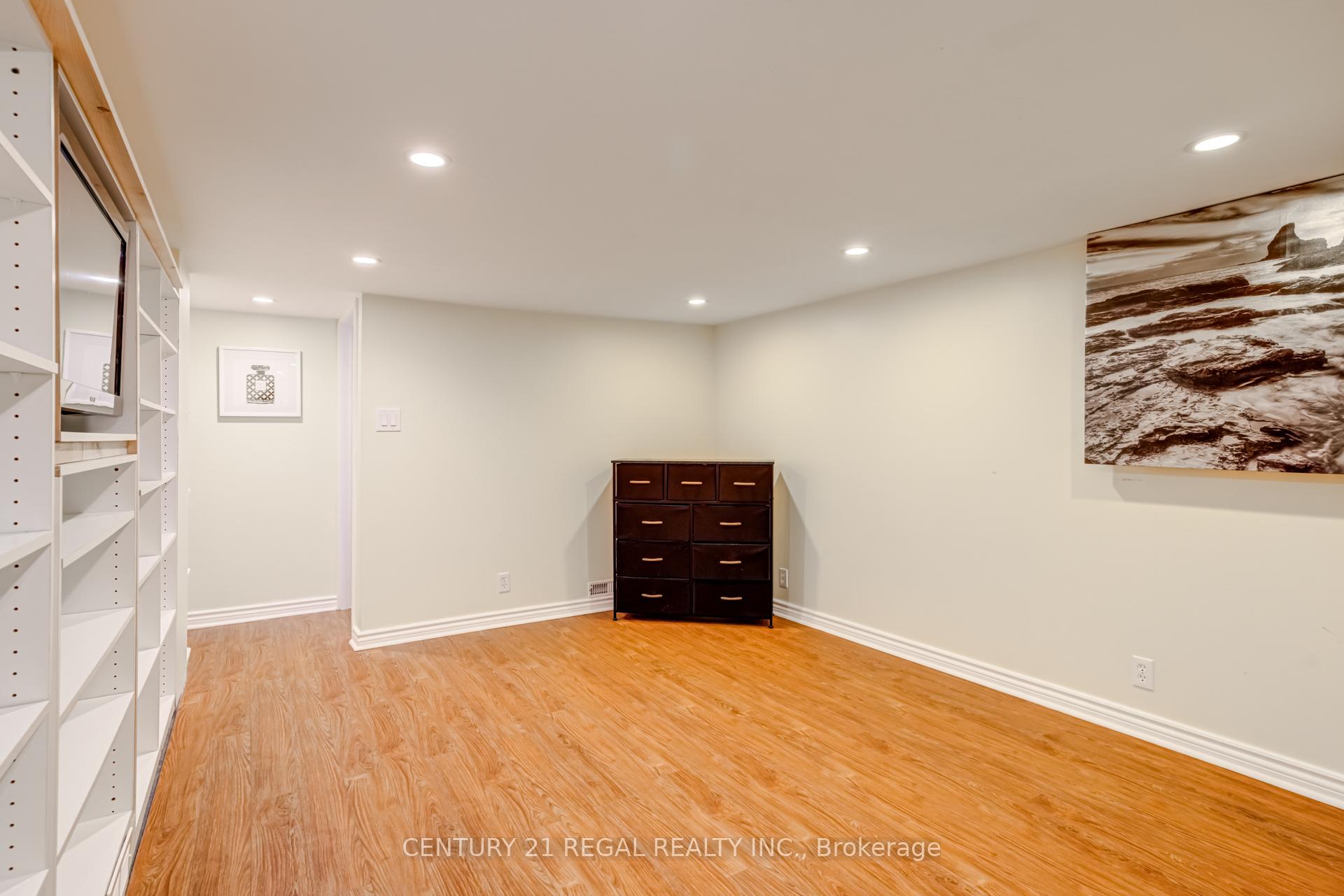 Photo 31 of 527 Sammon Avenue, Toronto, Danforth Village-East York — HOMEH