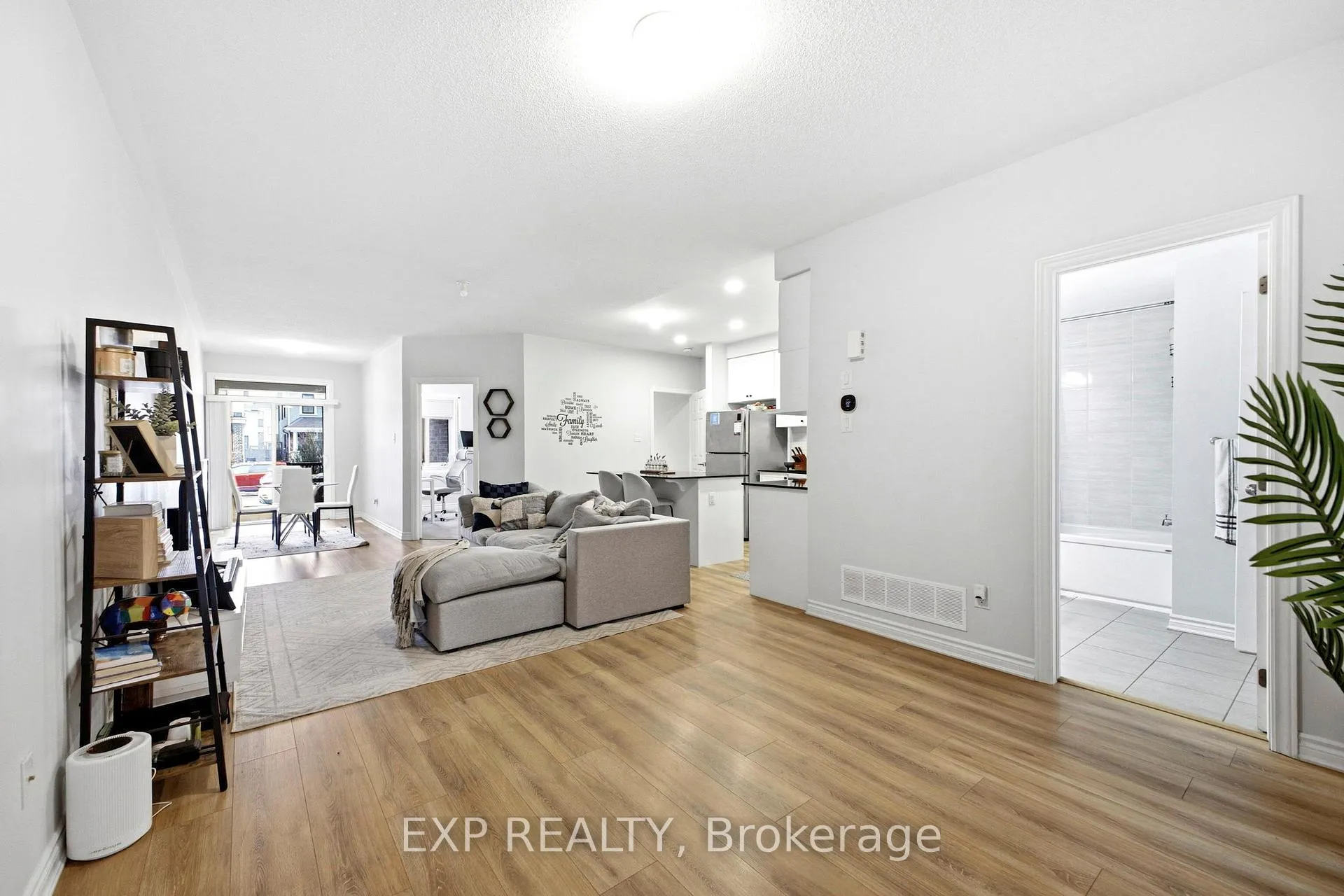 Photo 6 of 106 Lapland Private, Ottawa, Kanata - Emerald Meadows/Trailwest — HOMEH