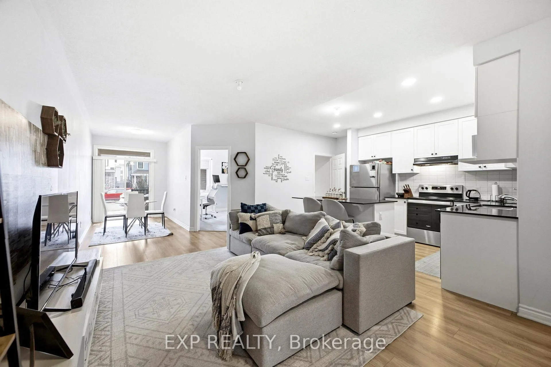 Photo 9 of 106 Lapland Private, Ottawa, Kanata - Emerald Meadows/Trailwest — HOMEH