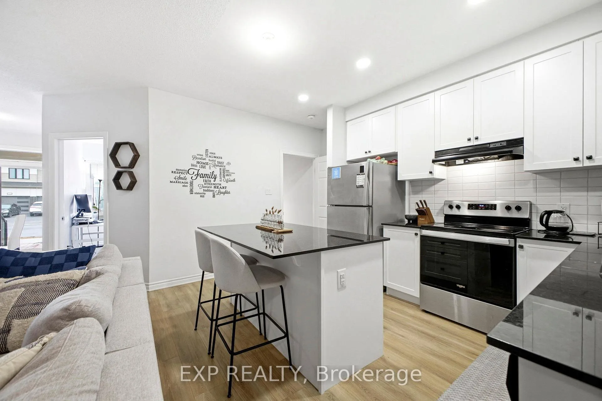 Photo 18 of 106 Lapland Private, Ottawa, Kanata - Emerald Meadows/Trailwest — HOMEH