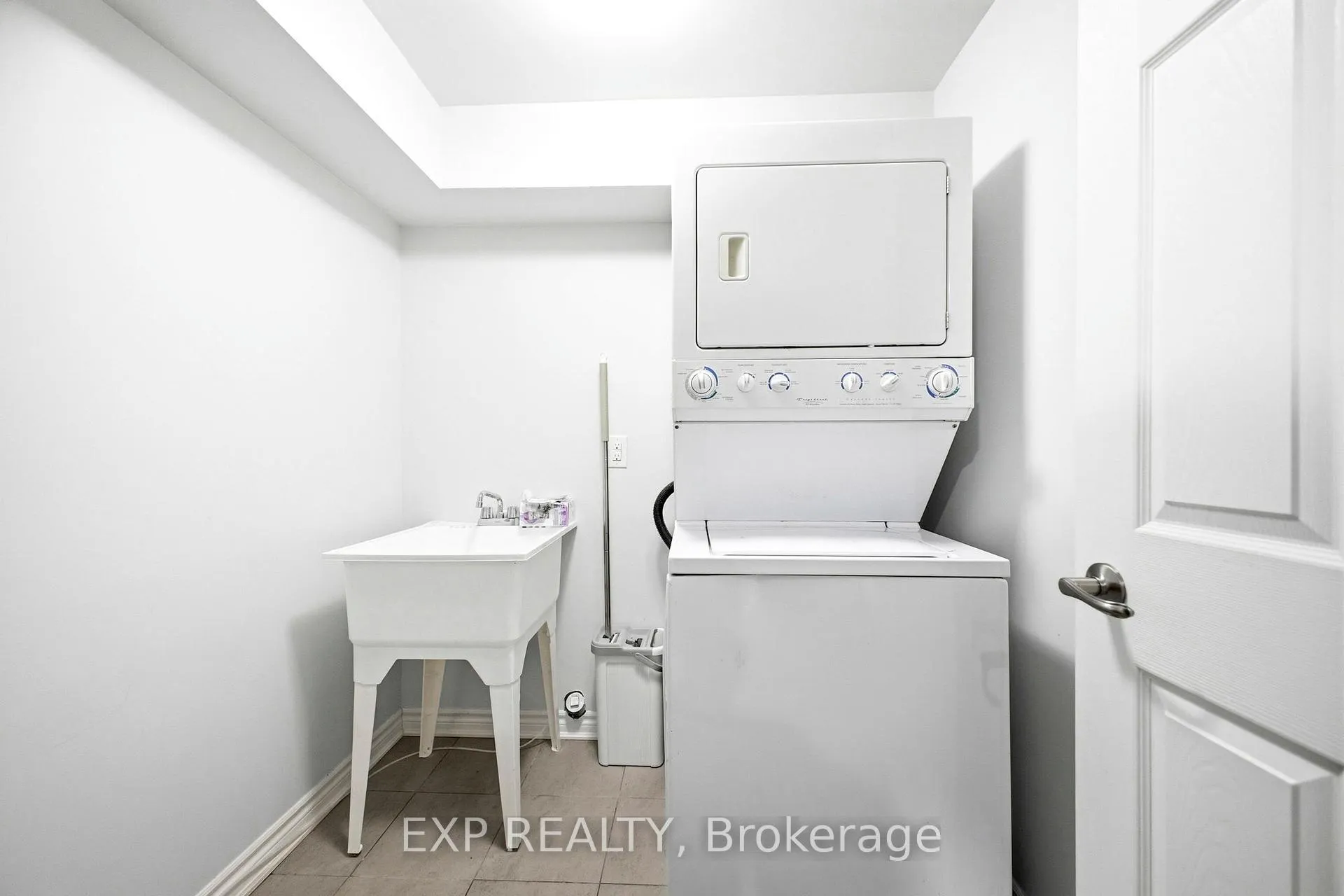 Photo 29 of 106 Lapland Private, Ottawa, Kanata - Emerald Meadows/Trailwest — HOMEH