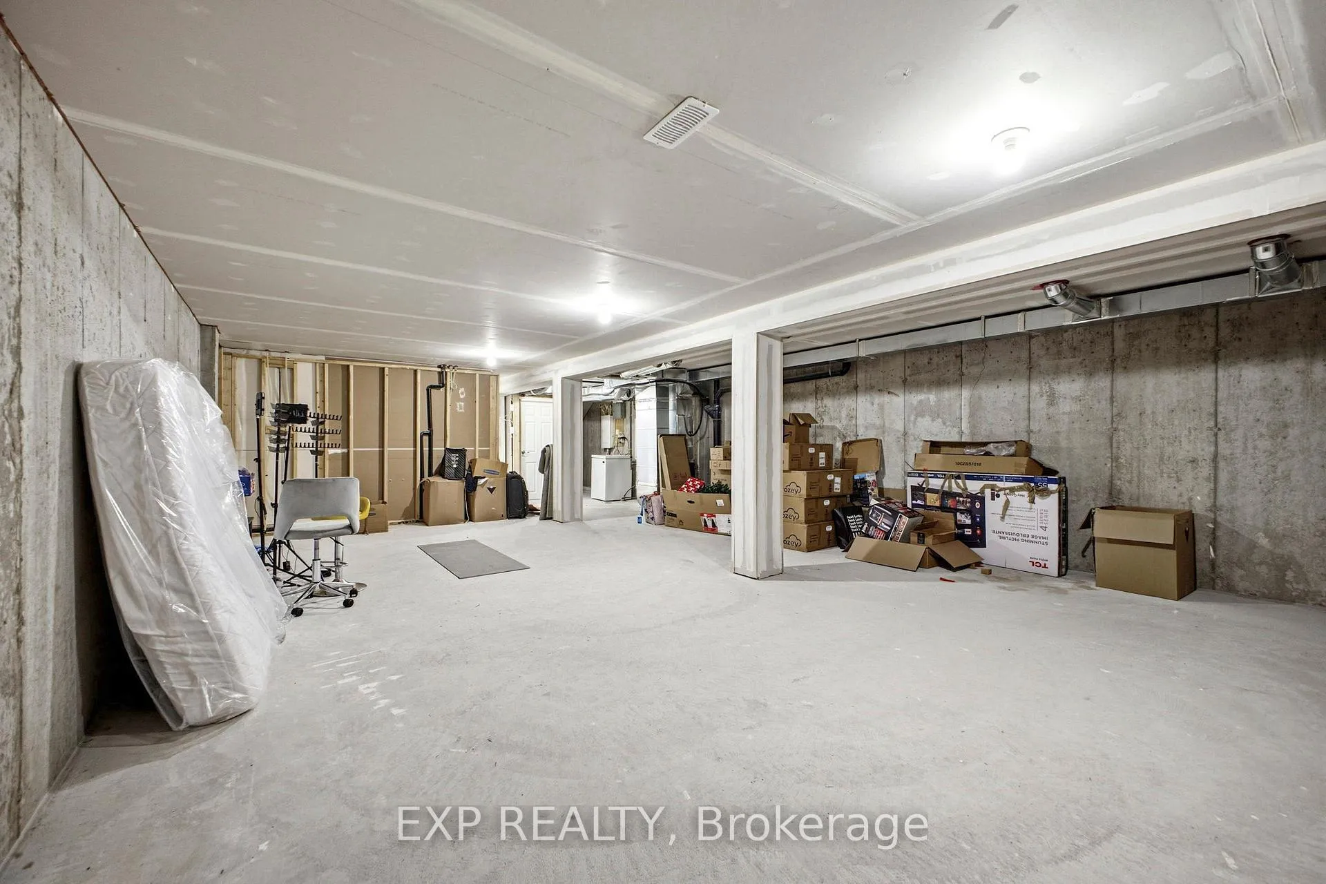 Photo 35 of 106 Lapland Private, Ottawa, Kanata - Emerald Meadows/Trailwest — HOMEH