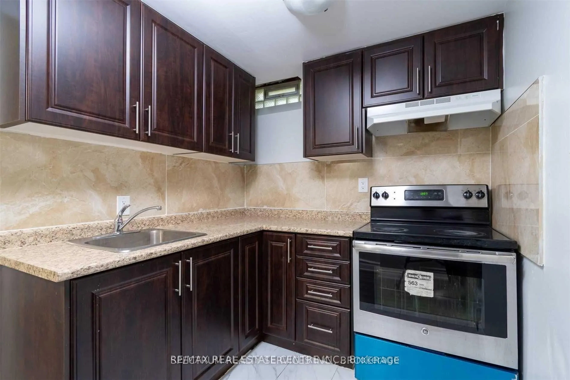 Photo 2 of Unit ( Basement ), 32 Verity Court, Brampton, Fletcher's West — HOMEH
