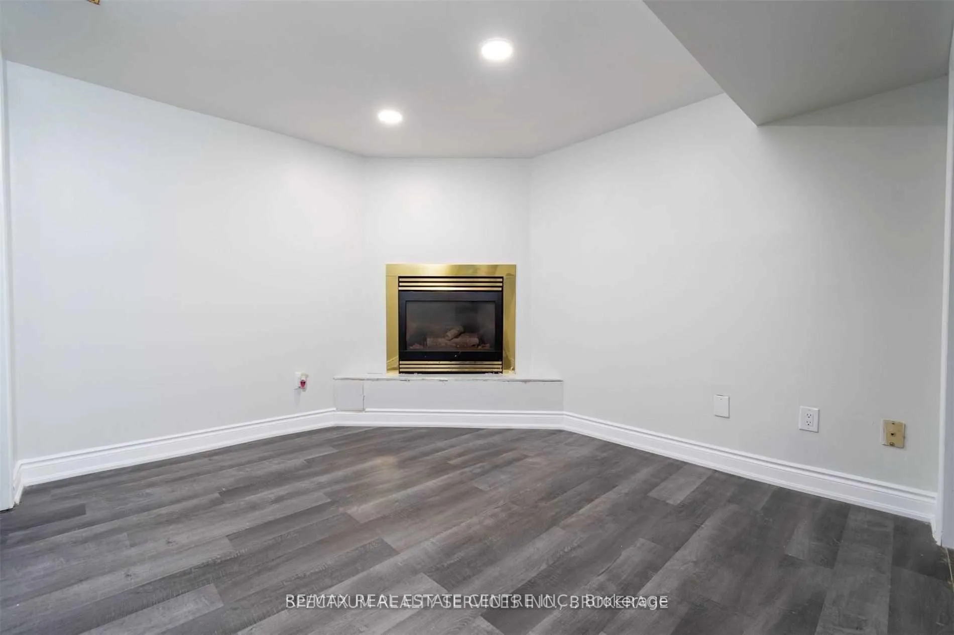 Photo 3 of Unit ( Basement ), 32 Verity Court, Brampton, Fletcher's West — HOMEH