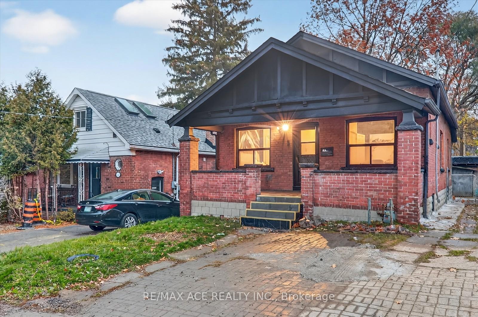 Photo 1 of 3 Macey Avenue, Scarborough, Oakridge — HOMEH