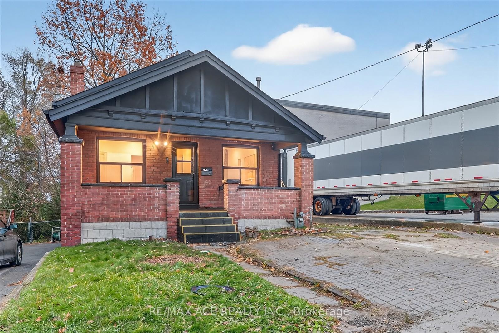 Photo 3 of 3 Macey Avenue, Scarborough, Oakridge — HOMEH