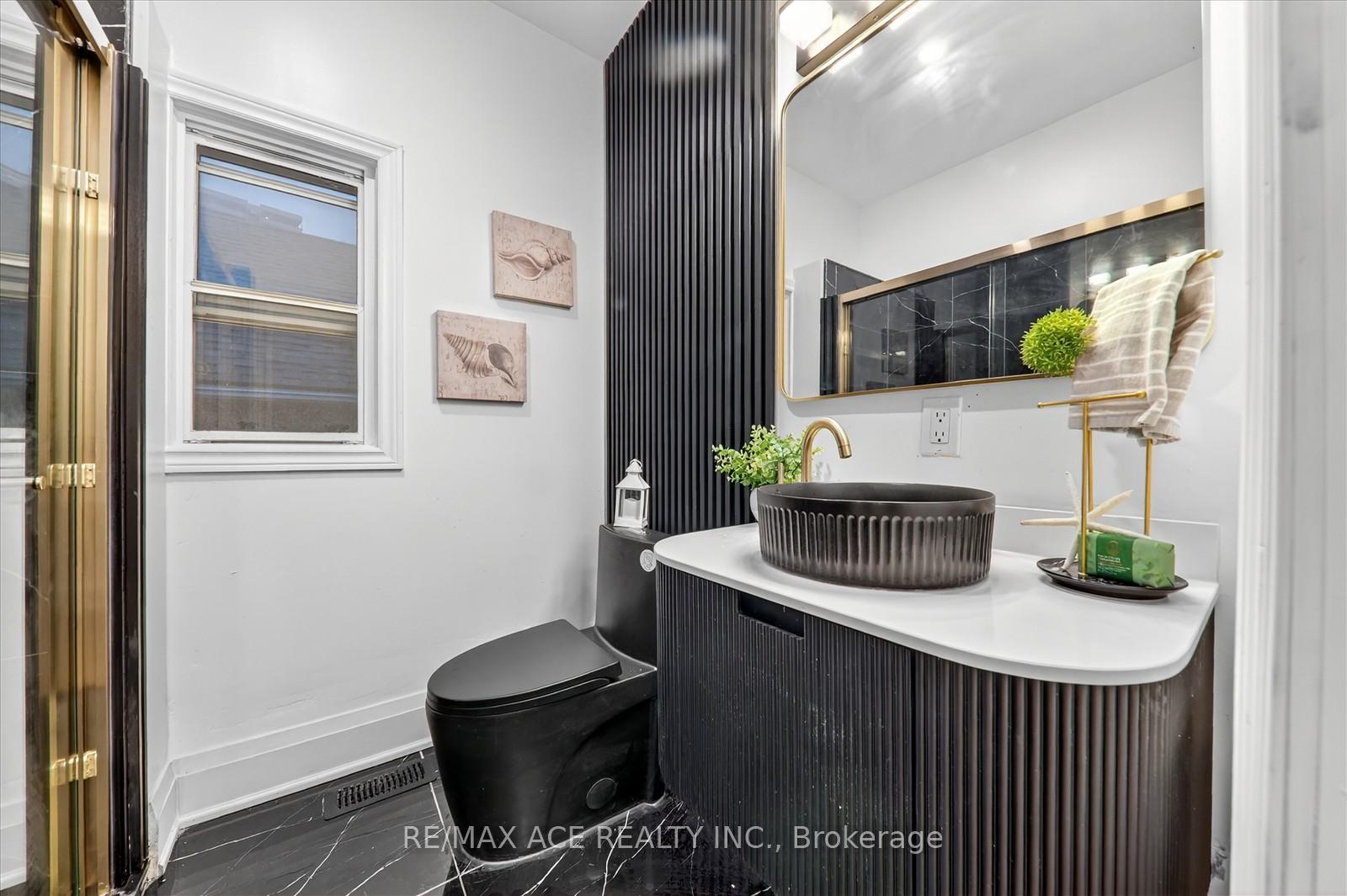 Photo 10 of 3 Macey Avenue, Scarborough, Oakridge — HOMEH