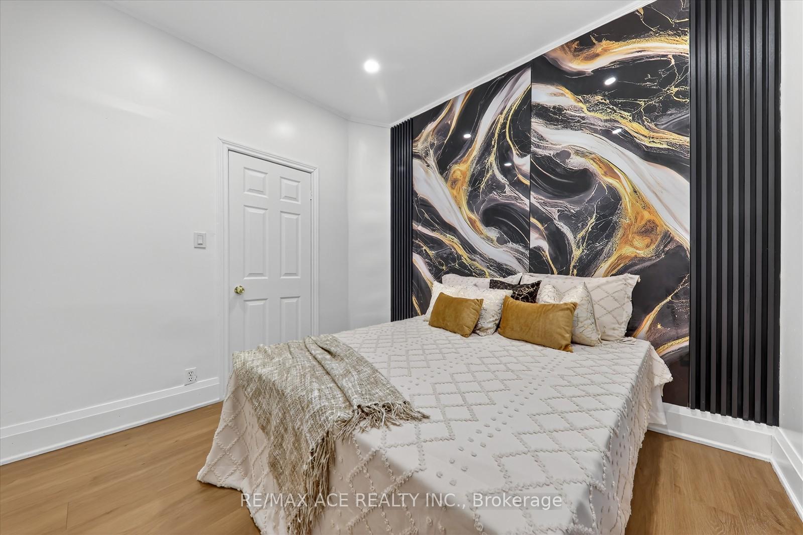 Photo 13 of 3 Macey Avenue, Scarborough, Oakridge — HOMEH