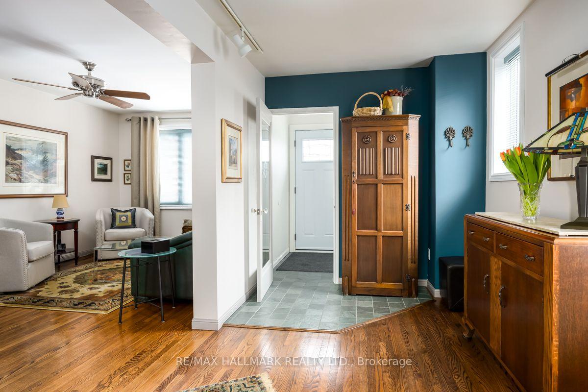Photo 2 of 220 Linsmore Crescent, Toronto, Danforth Village-East York — HOMEH
