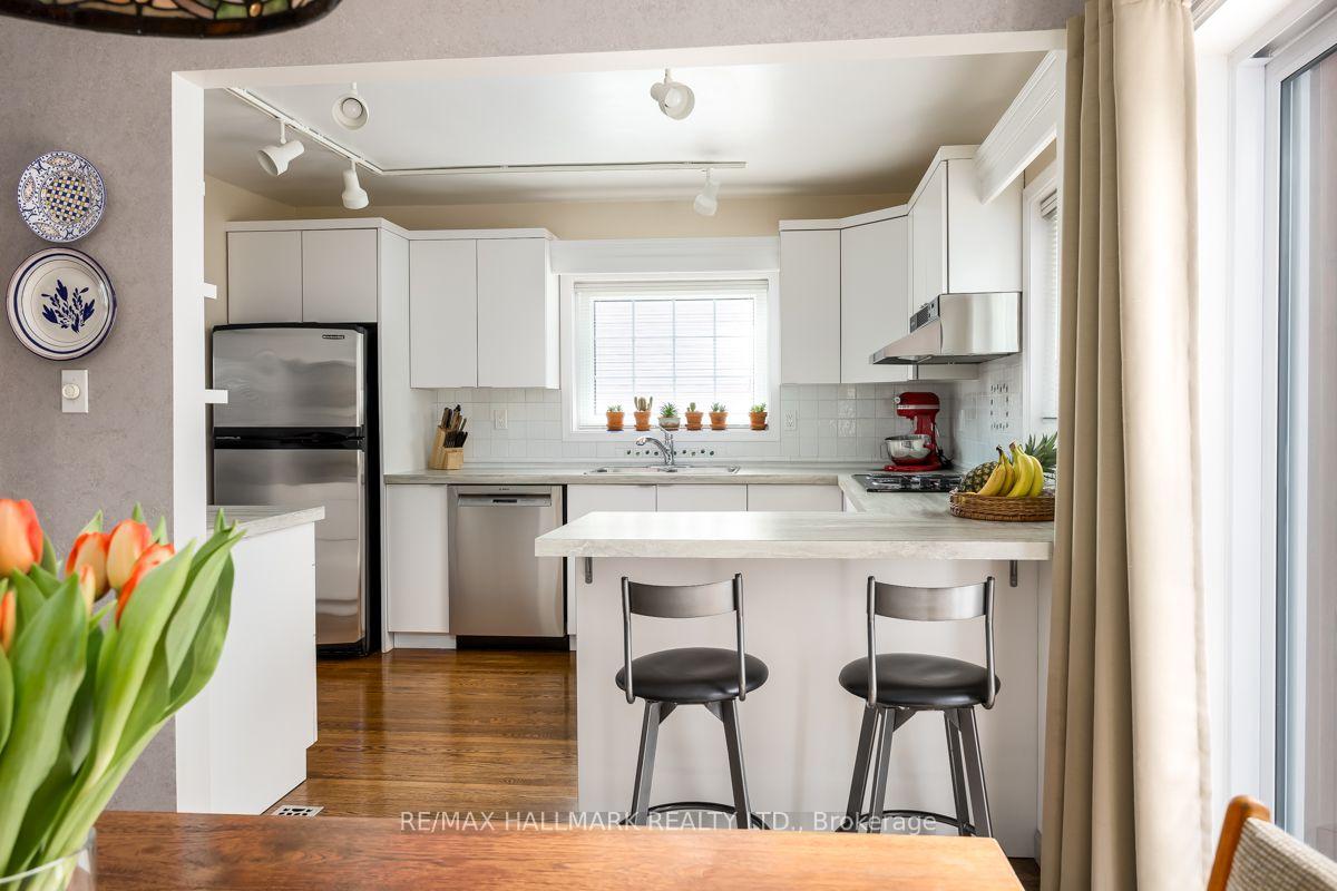 Photo 9 of 220 Linsmore Crescent, Toronto, Danforth Village-East York — HOMEH