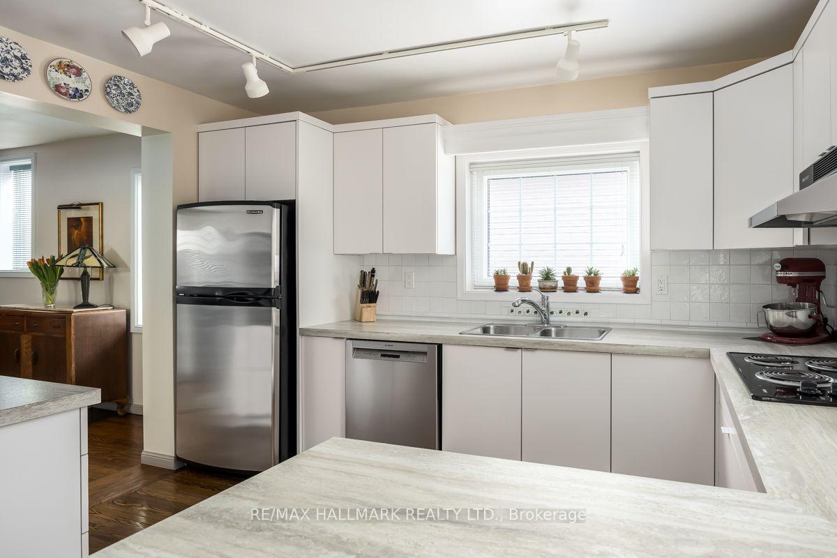 Photo 11 of 220 Linsmore Crescent, Toronto, Danforth Village-East York — HOMEH