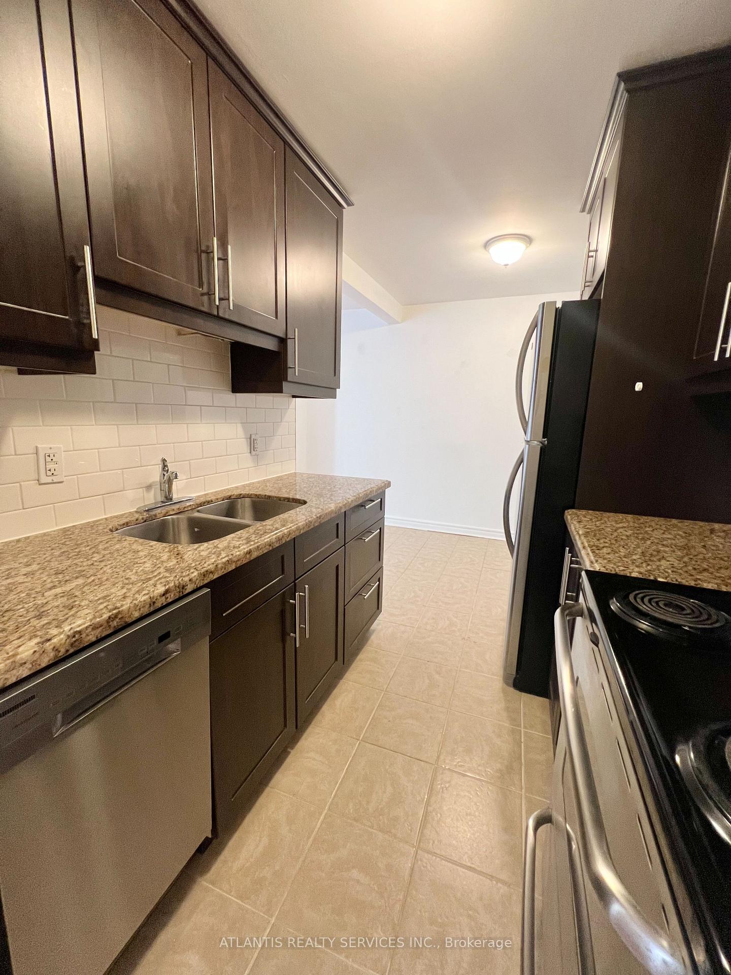 Photo 4 of Unit 304, 640 Davenport Road, Toronto, Casa Loma — HOMEH
