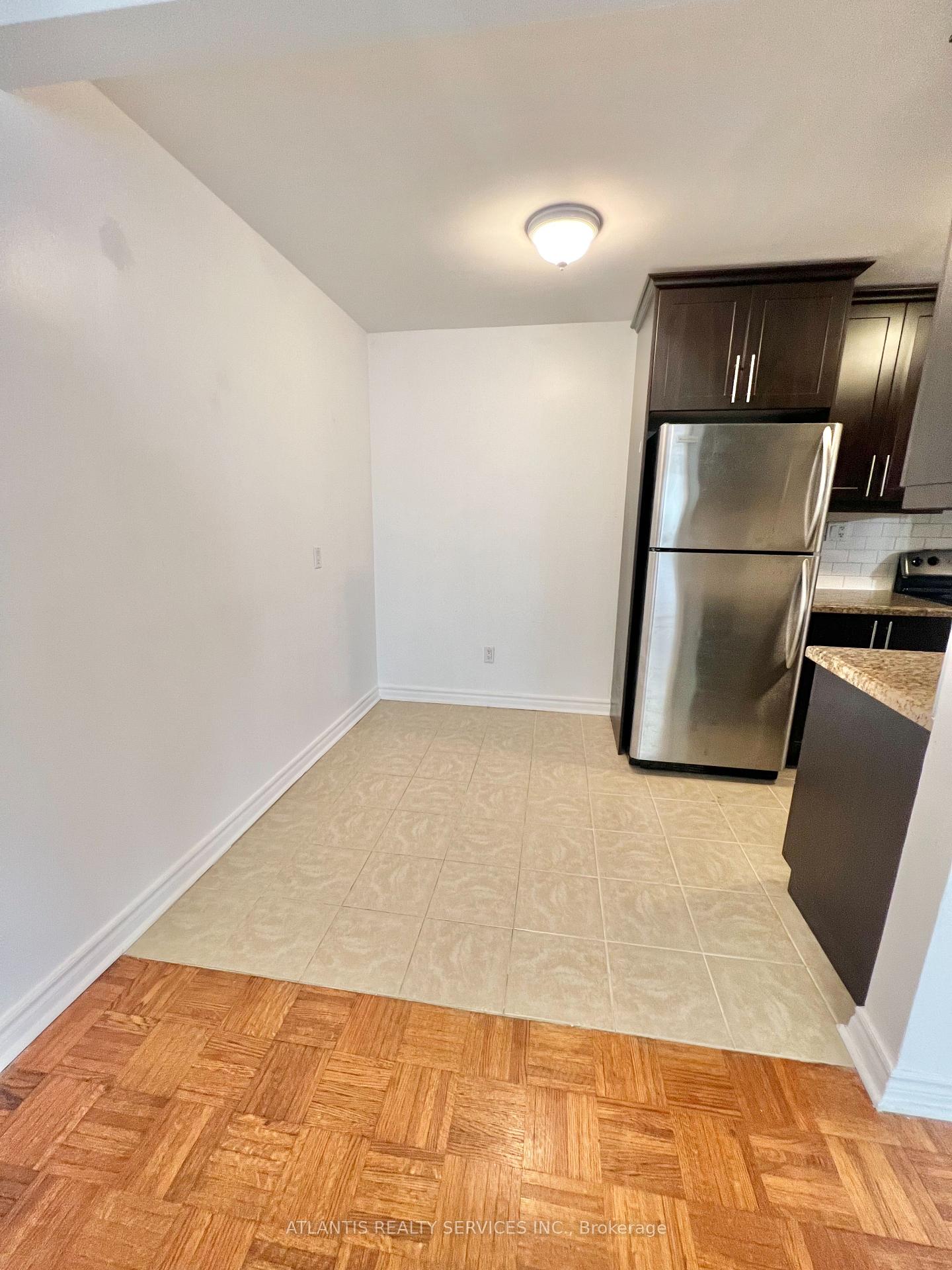 Photo 5 of Unit 304, 640 Davenport Road, Toronto, Casa Loma — HOMEH