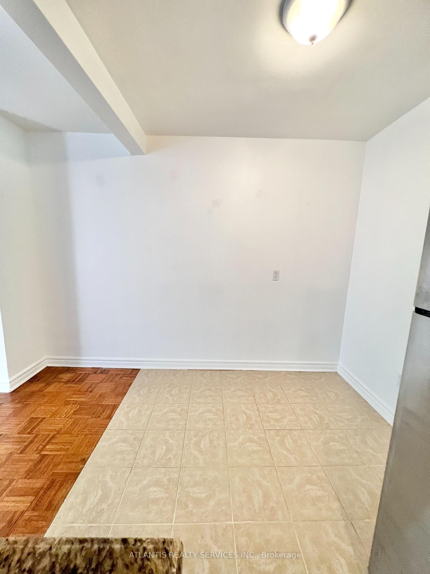 Photo 2 of Unit 304, 640 Davenport Road, Toronto, Casa Loma — HOMEH