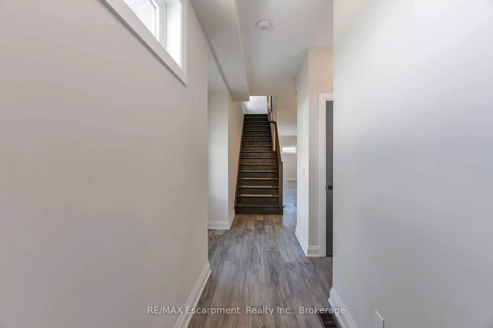 Photo 9 of 60 Park Avenue, St. Catharines, Secord Woods — HOMEH