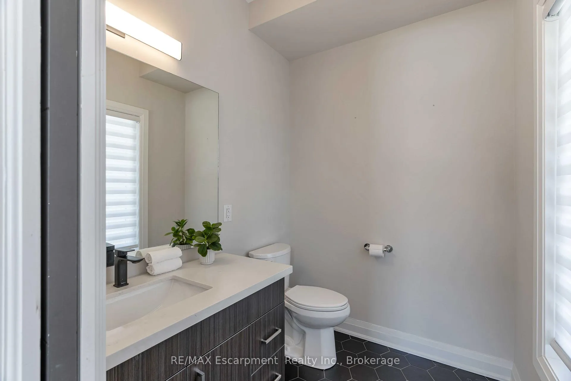 Photo 10 of 60 Park Avenue, St. Catharines, Secord Woods — HOMEH