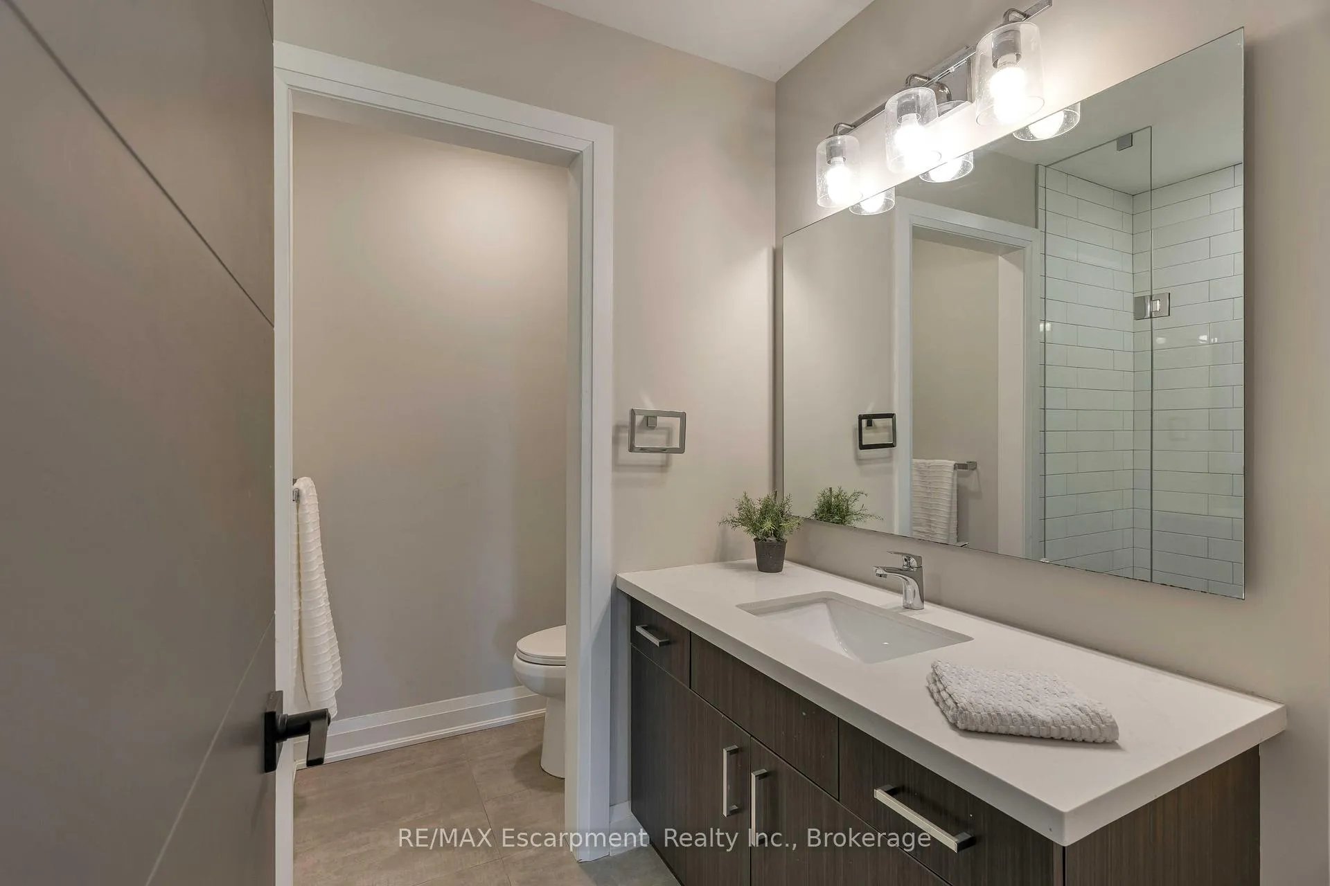 Photo 25 of 60 Park Avenue, St. Catharines, Secord Woods — HOMEH