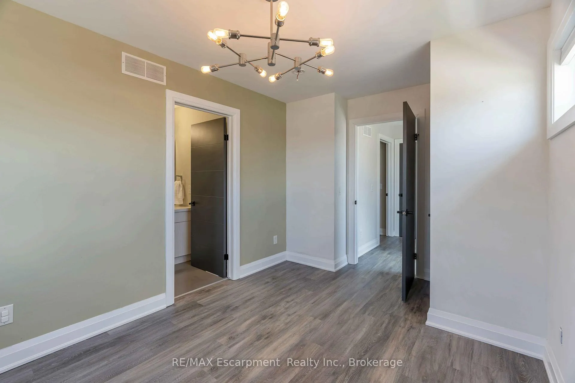 Photo 29 of 60 Park Avenue, St. Catharines, Secord Woods — HOMEH