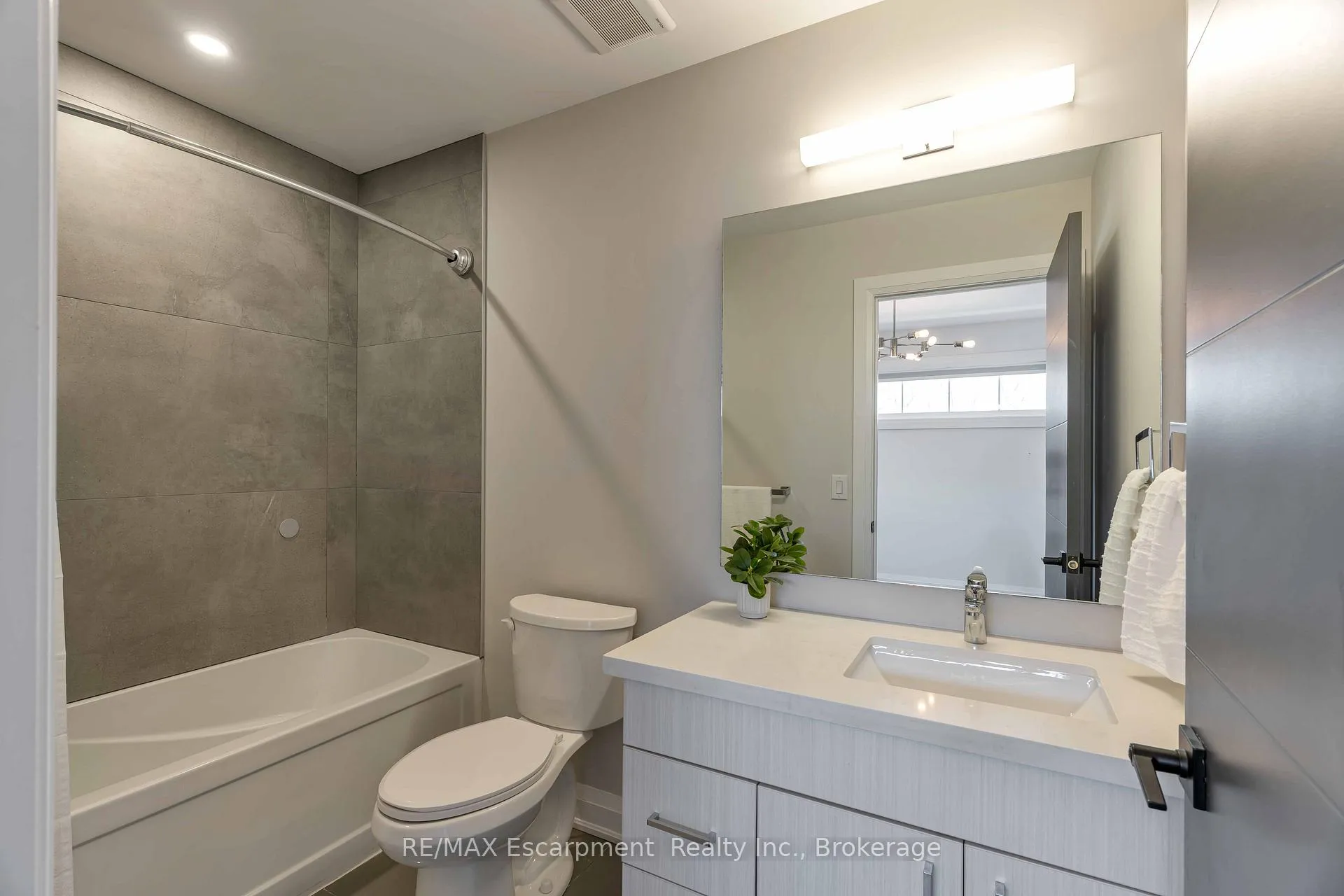 Photo 30 of 60 Park Avenue, St. Catharines, Secord Woods — HOMEH