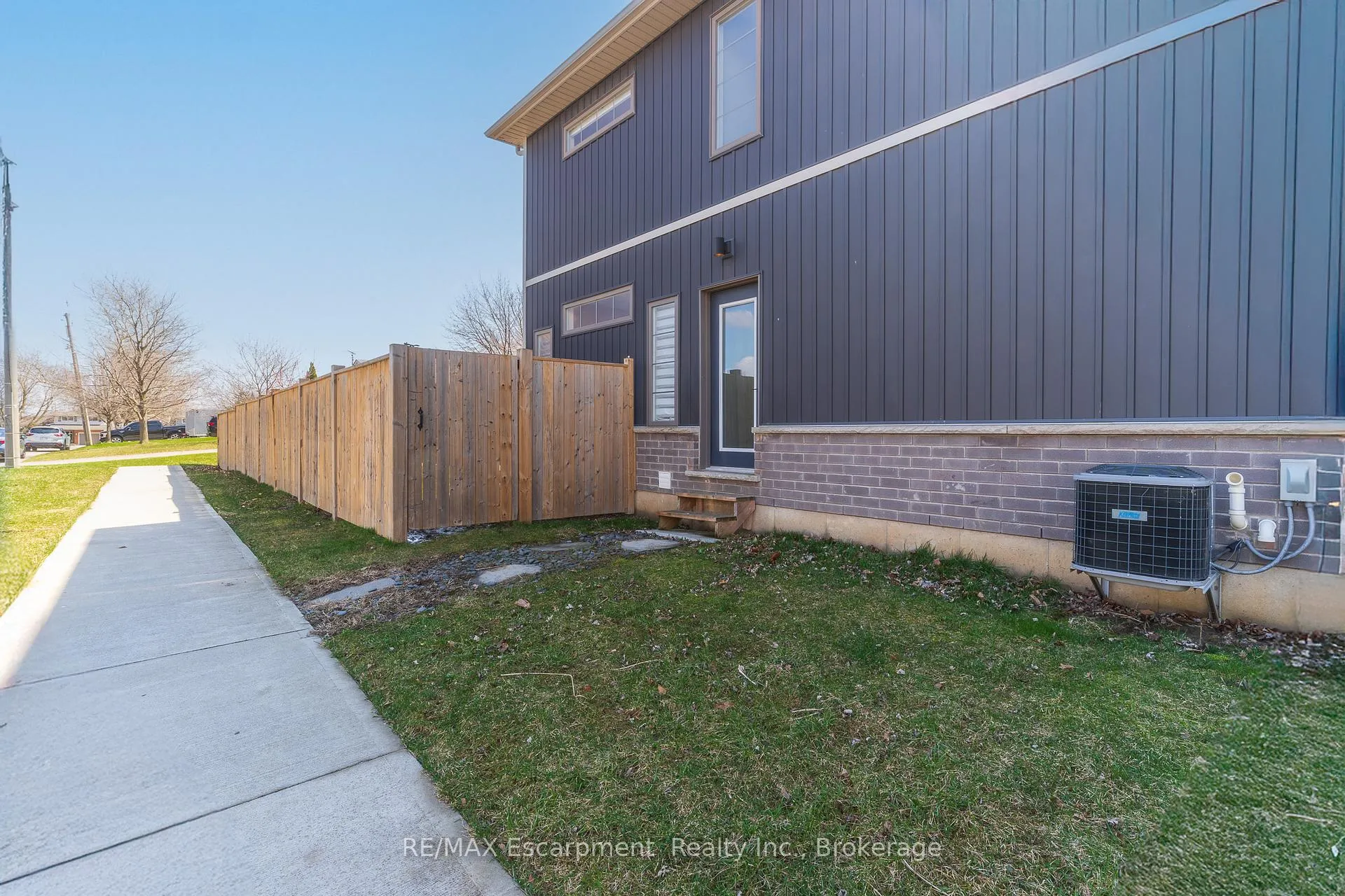 Photo 44 of 60 Park Avenue, St. Catharines, Secord Woods — HOMEH