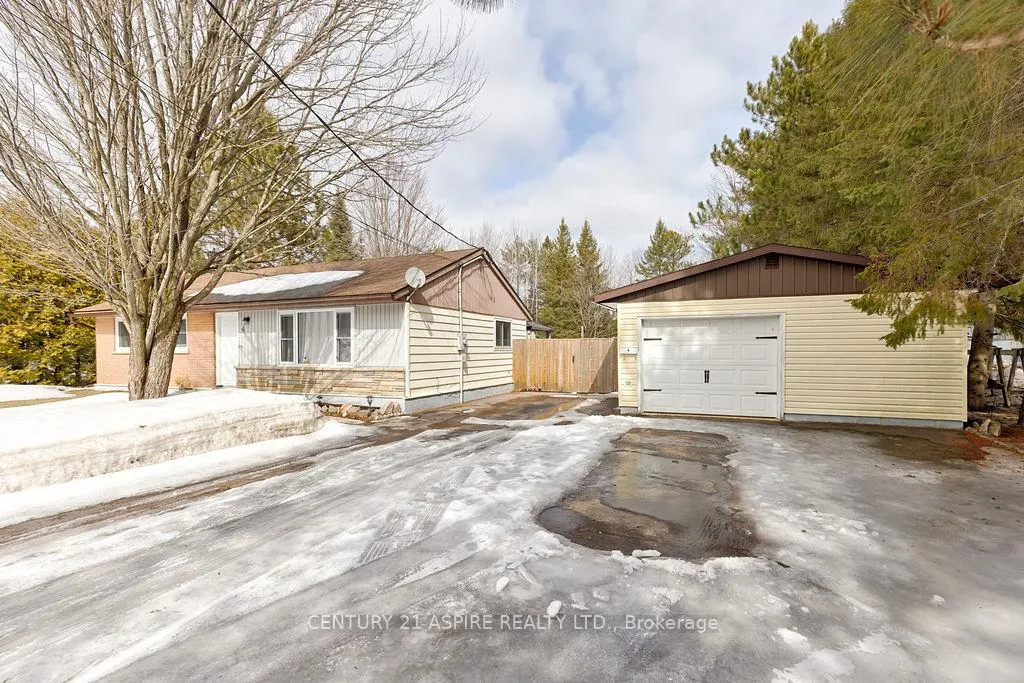 Photo 2 of 4 Charles Street, Petawawa — HOMEH