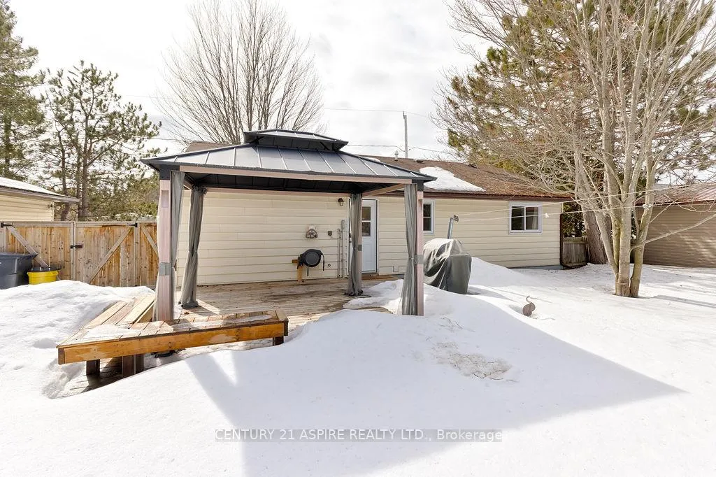 Photo 10 of 4 Charles Street, Petawawa — HOMEH