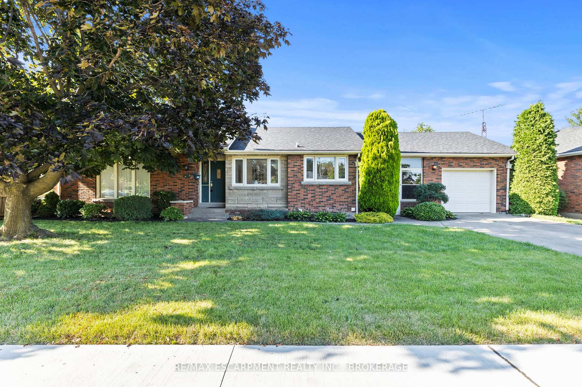Photo 2 of 12 Broderick Avenue, Thorold, Thorold Downtown — HOMEH