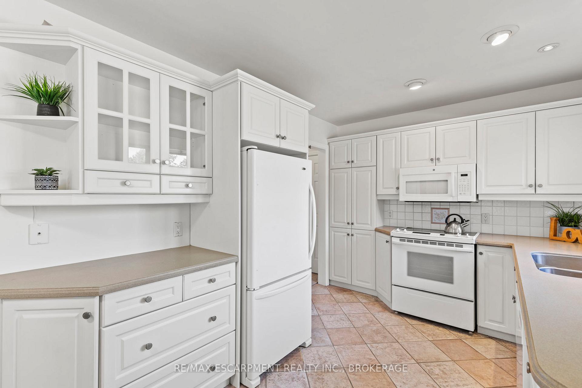 Photo 13 of 12 Broderick Avenue, Thorold, Thorold Downtown — HOMEH