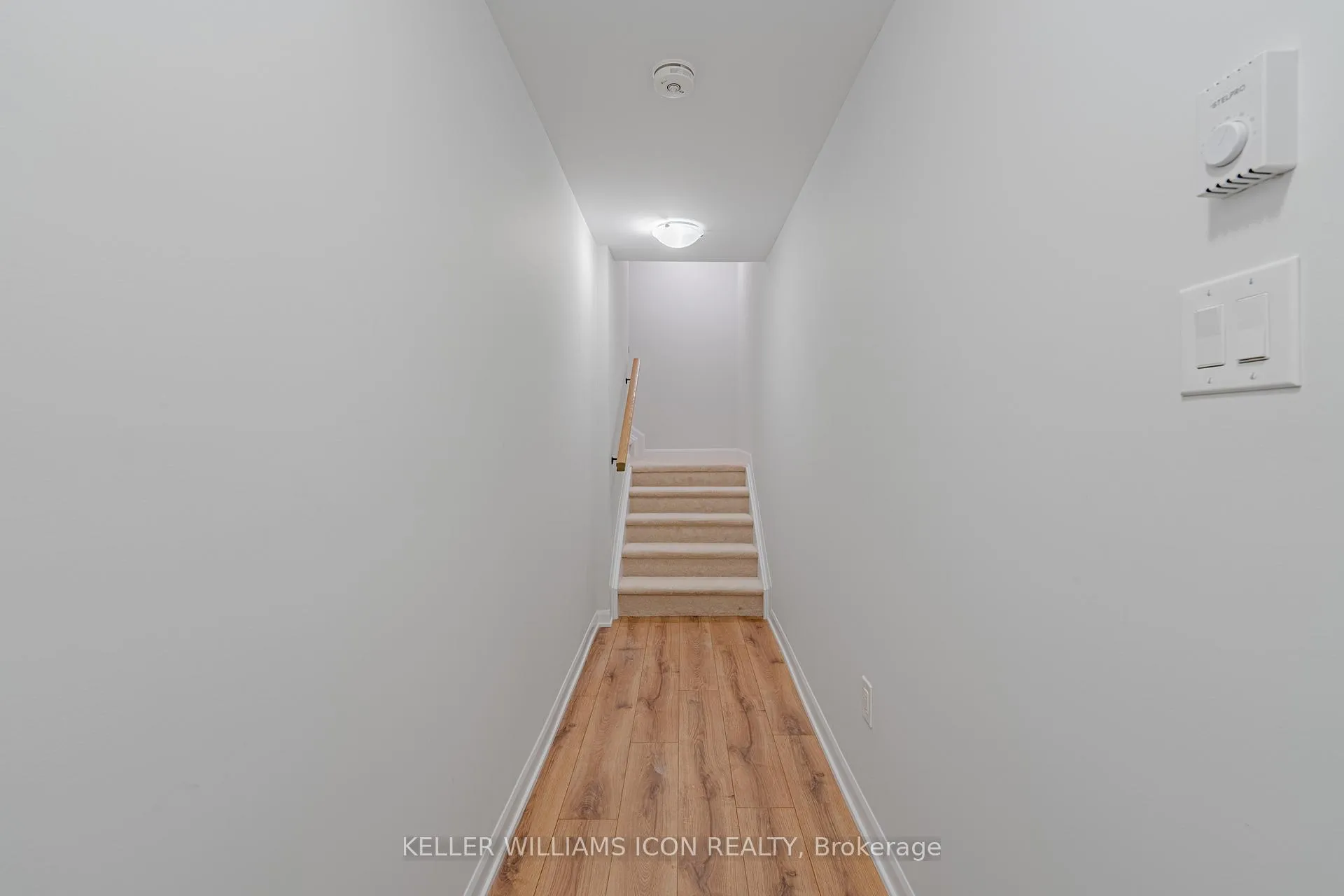 Photo 4 of 1128 Creekway Private, Ottawa, Kanata - Kanata Lakes/Heritage Hills — HOMEH