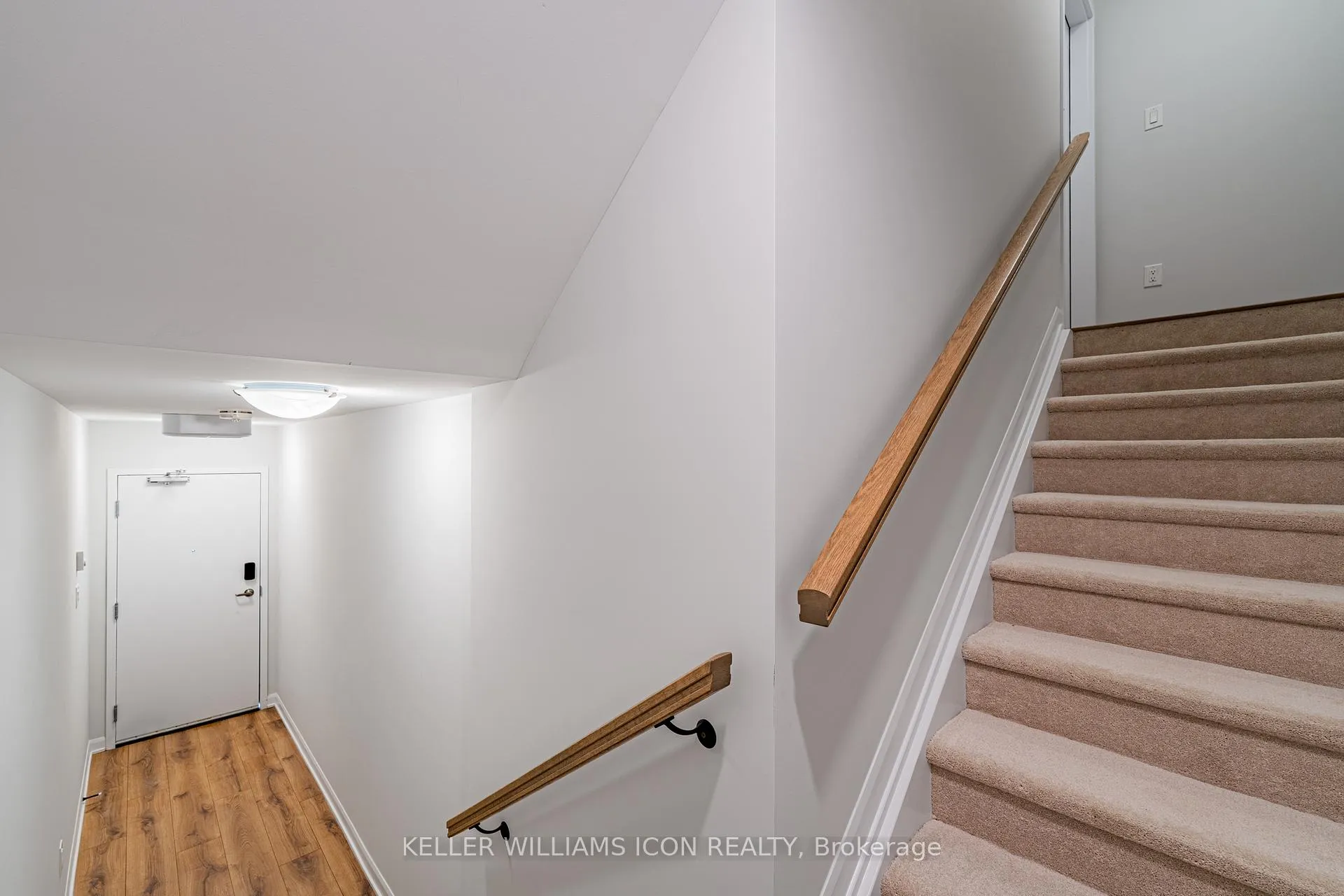 Photo 5 of 1128 Creekway Private, Ottawa, Kanata - Kanata Lakes/Heritage Hills — HOMEH
