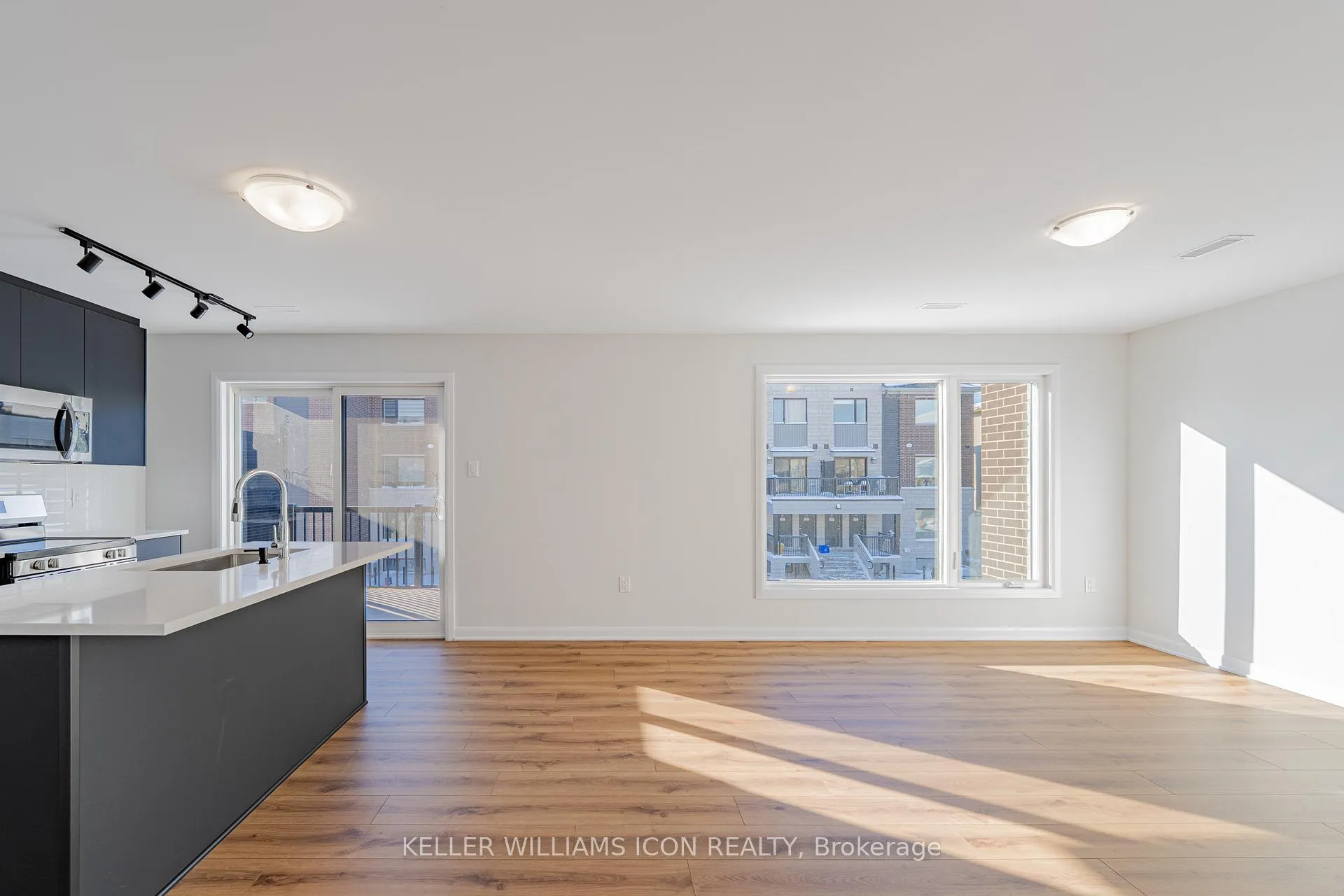 Photo 6 of 1128 Creekway Private, Ottawa, Kanata - Kanata Lakes/Heritage Hills — HOMEH