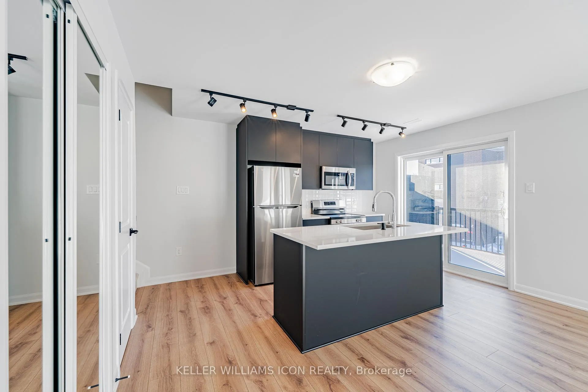Photo 7 of 1128 Creekway Private, Ottawa, Kanata - Kanata Lakes/Heritage Hills — HOMEH