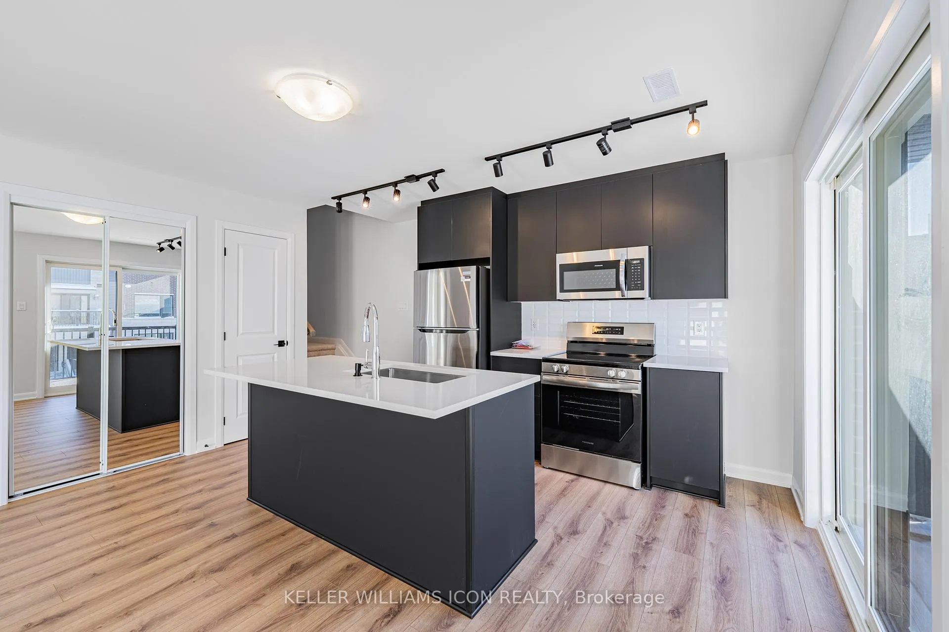 Photo 8 of 1128 Creekway Private, Ottawa, Kanata - Kanata Lakes/Heritage Hills — HOMEH