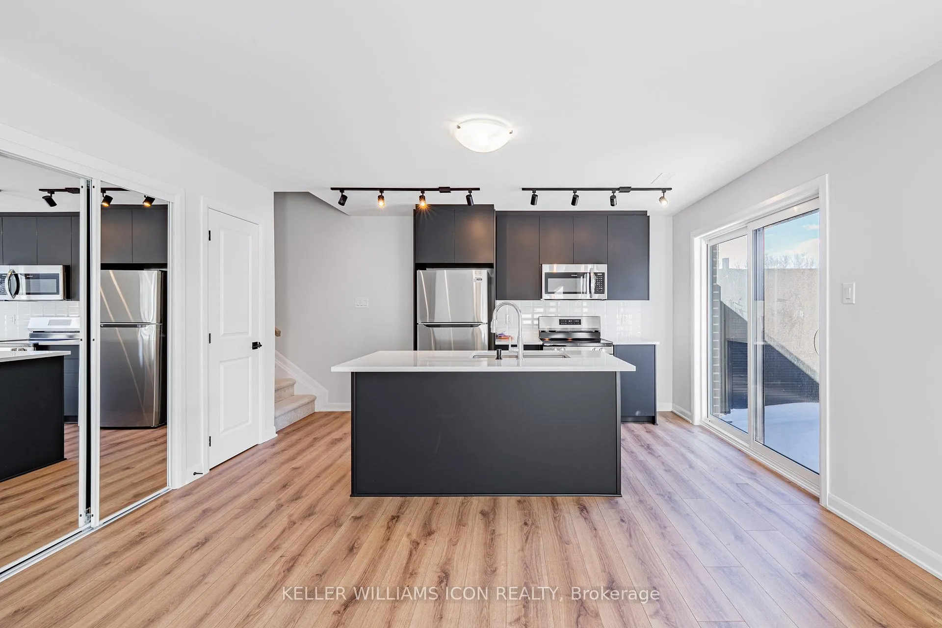 Photo 9 of 1128 Creekway Private, Ottawa, Kanata - Kanata Lakes/Heritage Hills — HOMEH
