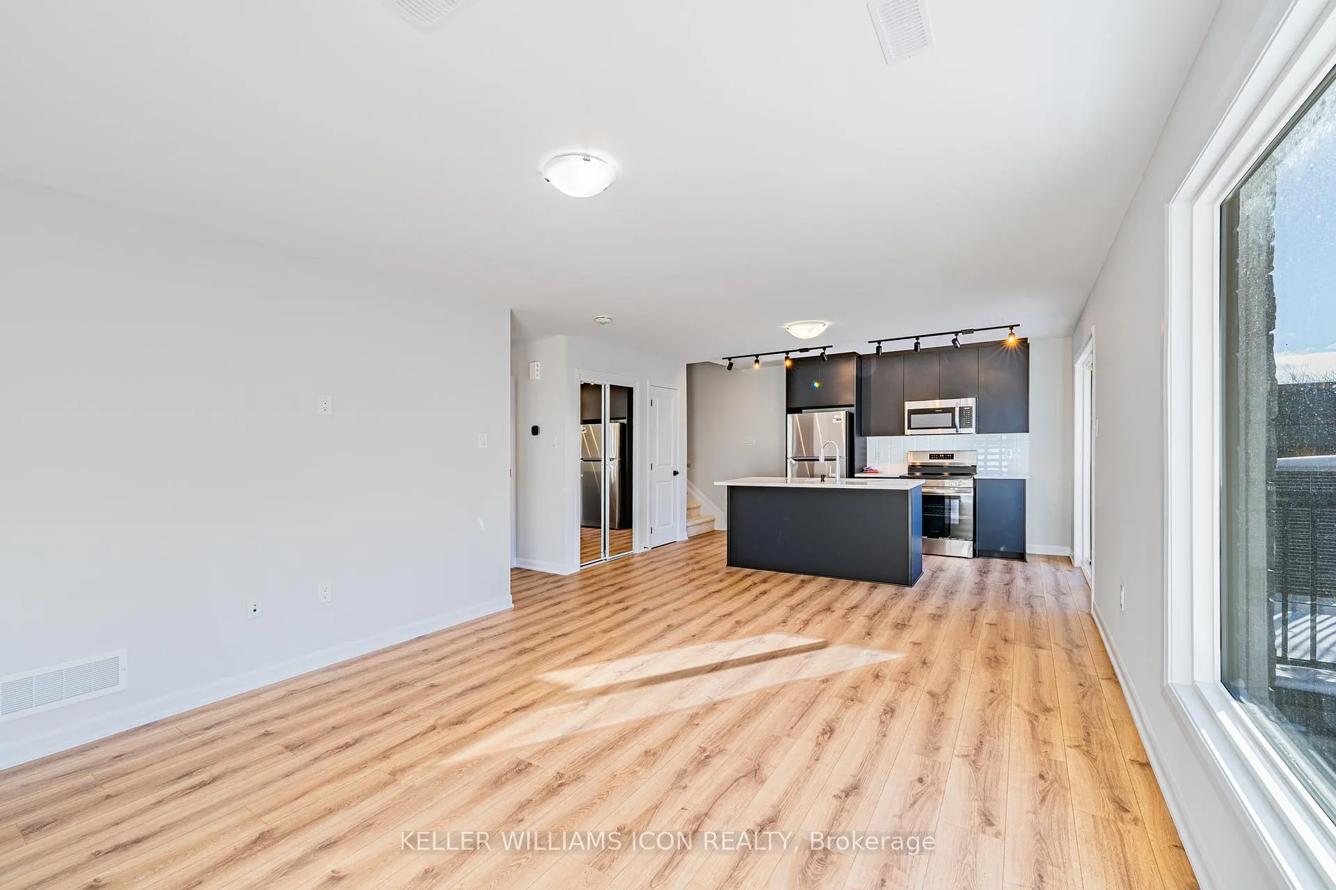 Photo 12 of 1128 Creekway Private, Ottawa, Kanata - Kanata Lakes/Heritage Hills — HOMEH