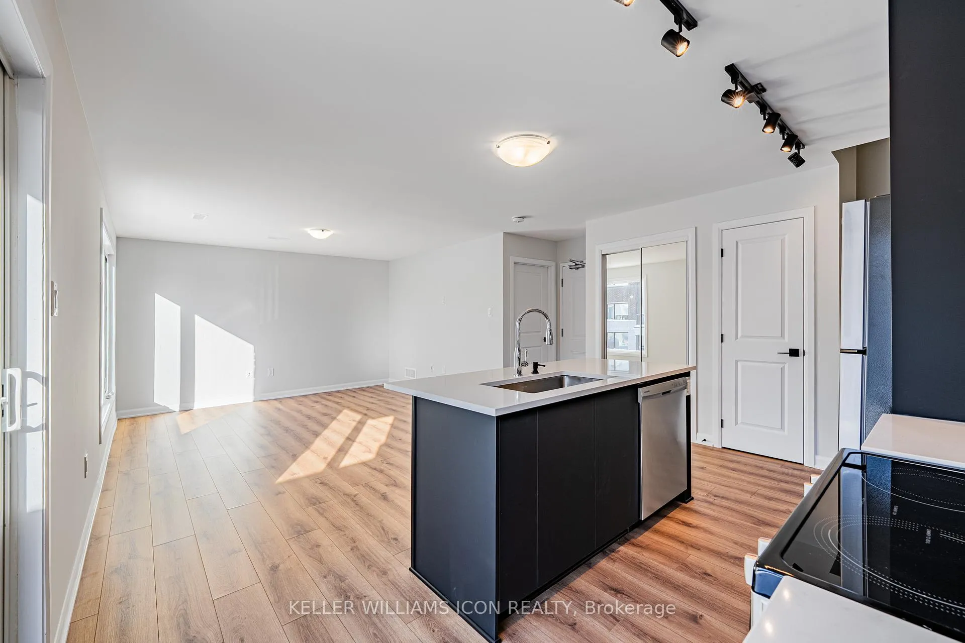 Photo 14 of 1128 Creekway Private, Ottawa, Kanata - Kanata Lakes/Heritage Hills — HOMEH