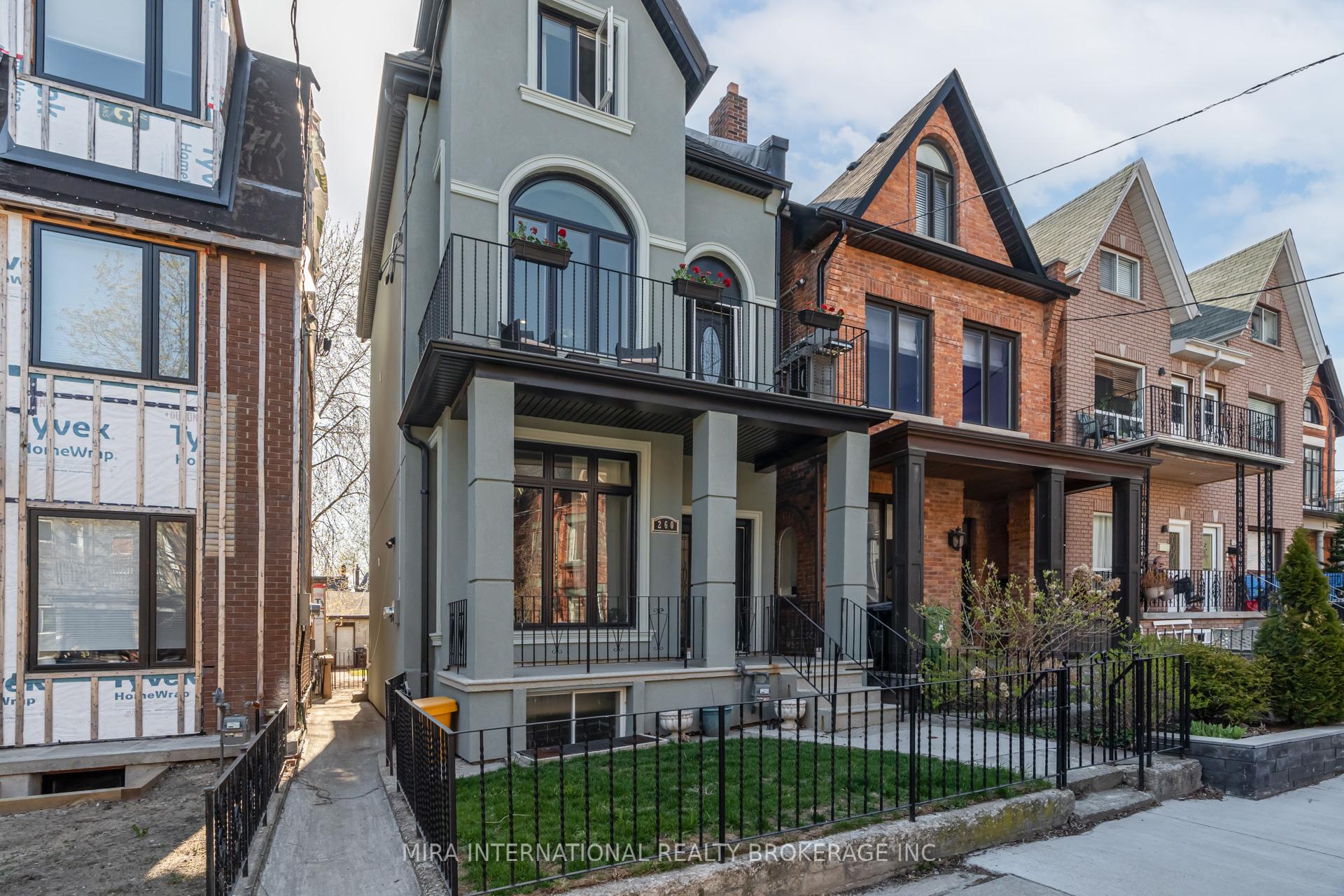 Front of Unit M1, 260 Lisgar Street