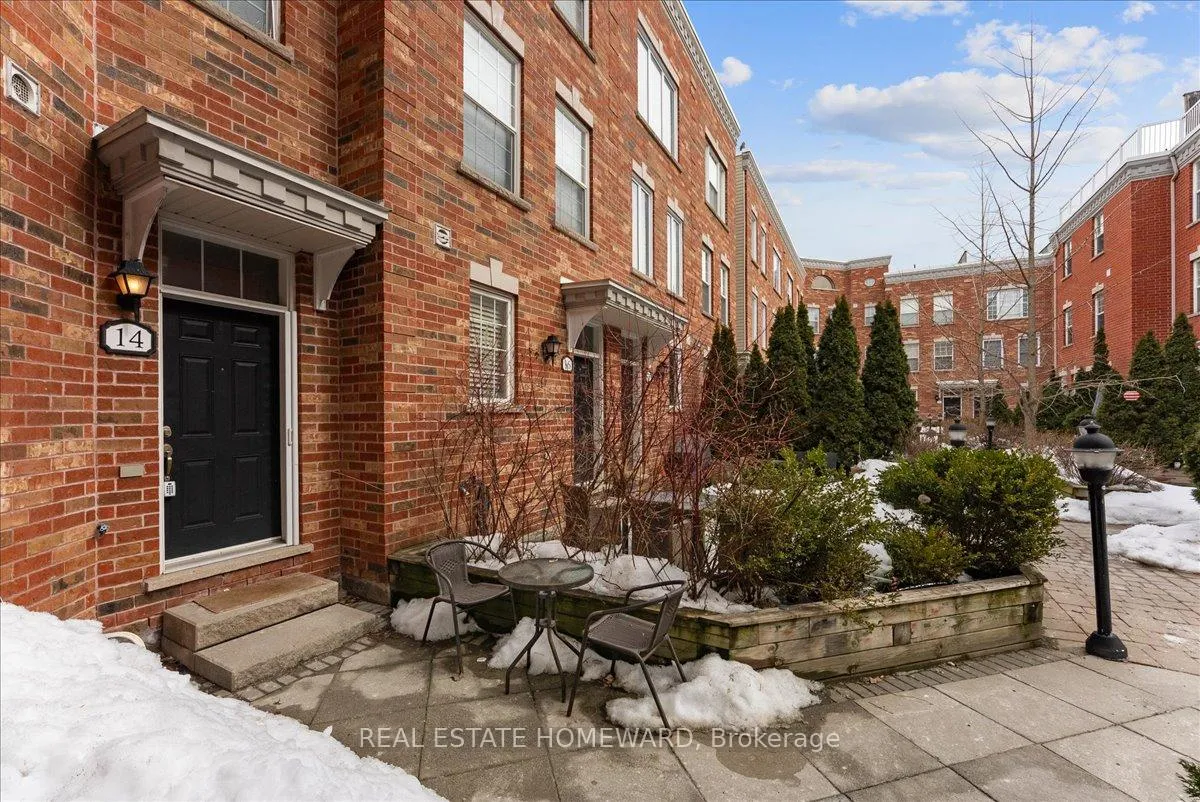 Photo 3 of 14 Fairhead Mews, Toronto, East End-Danforth — HOMEH