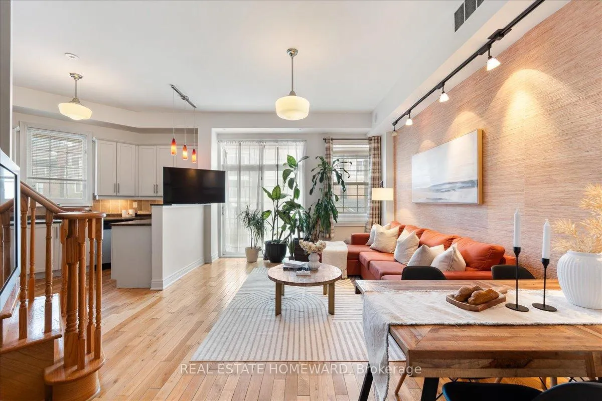 Photo 5 of 14 Fairhead Mews, Toronto, East End-Danforth — HOMEH